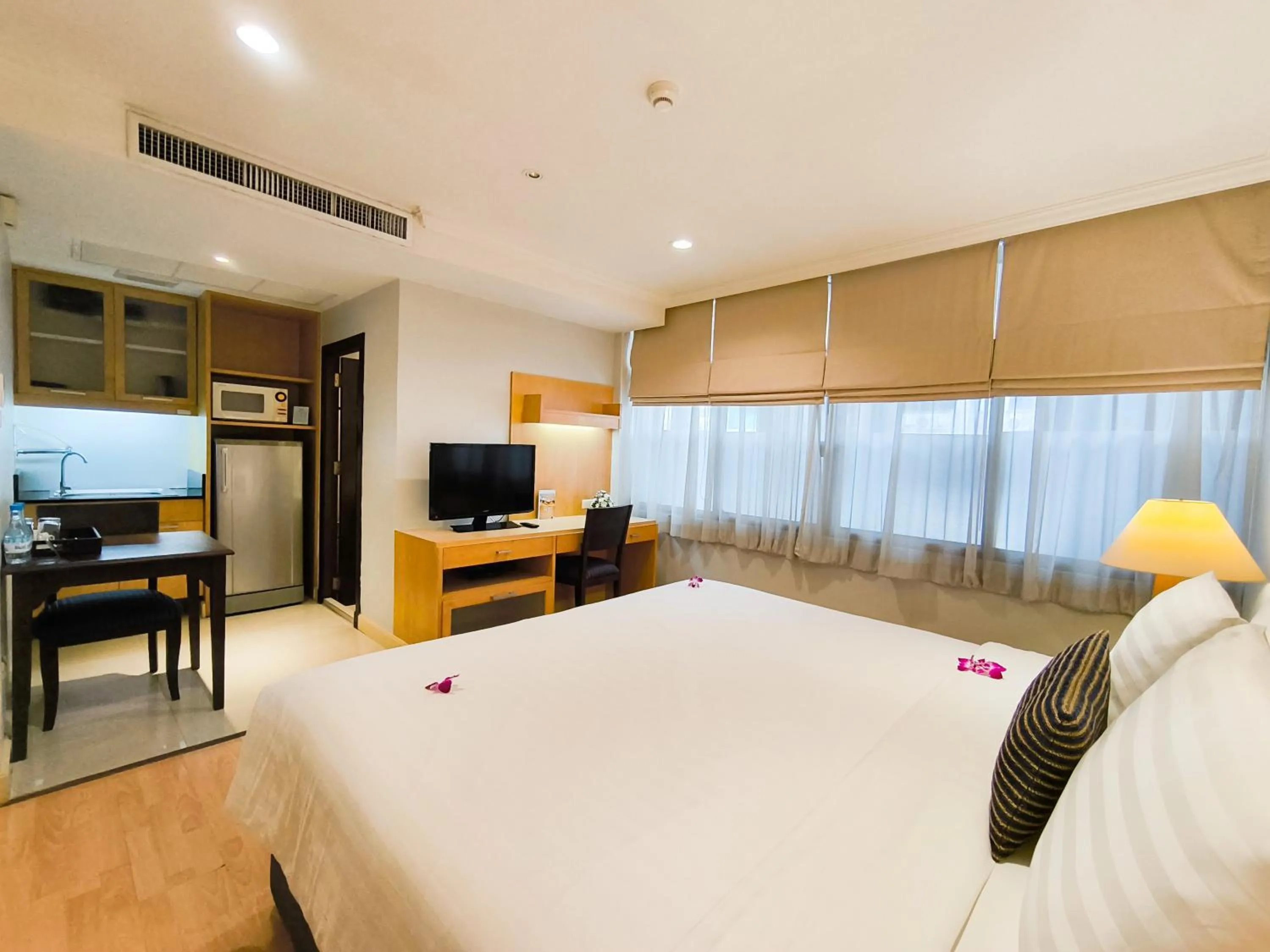 Bed in The Key Bangkok Hotel