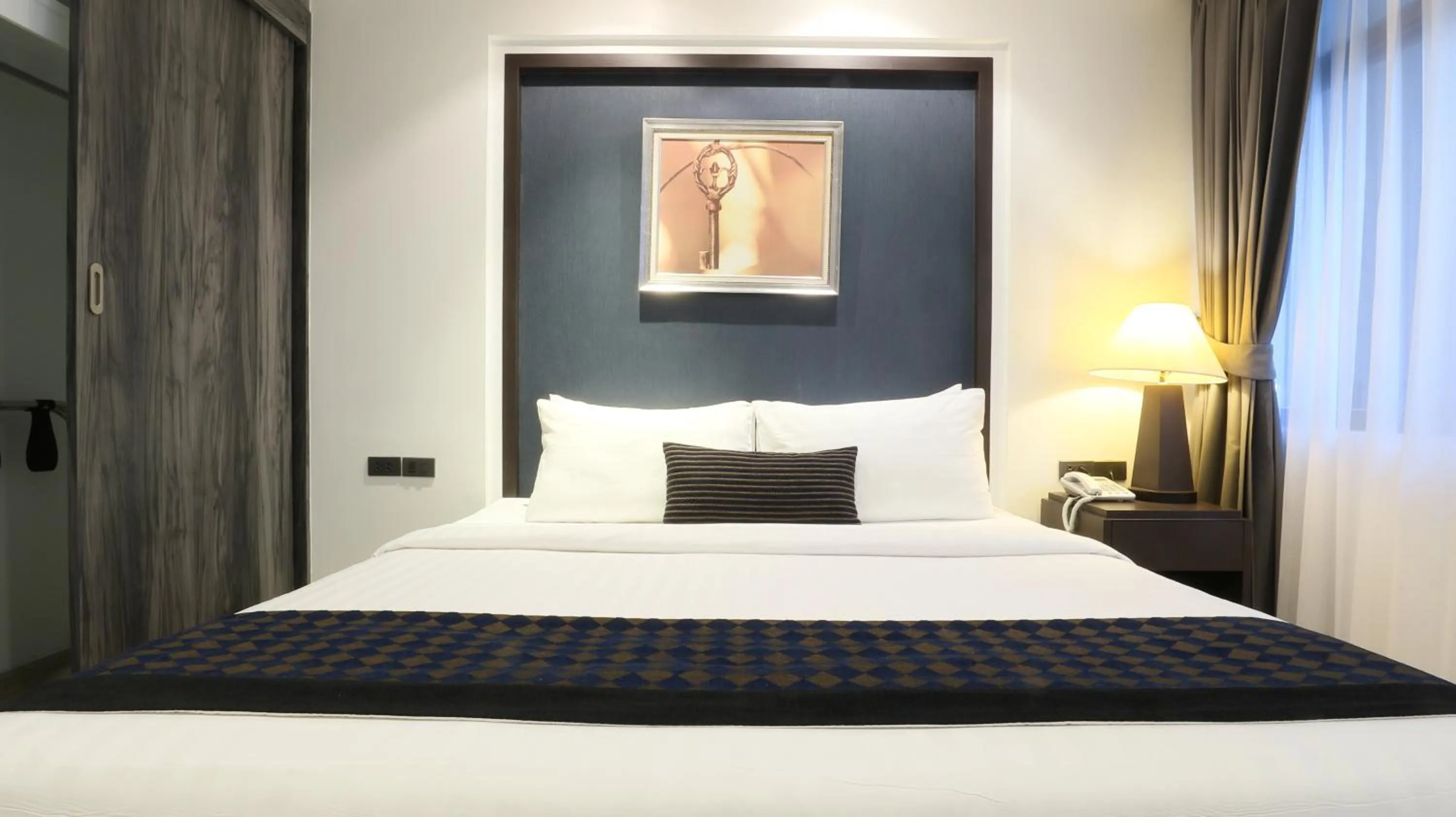 Bedroom, Bed in The Key Bangkok Hotel