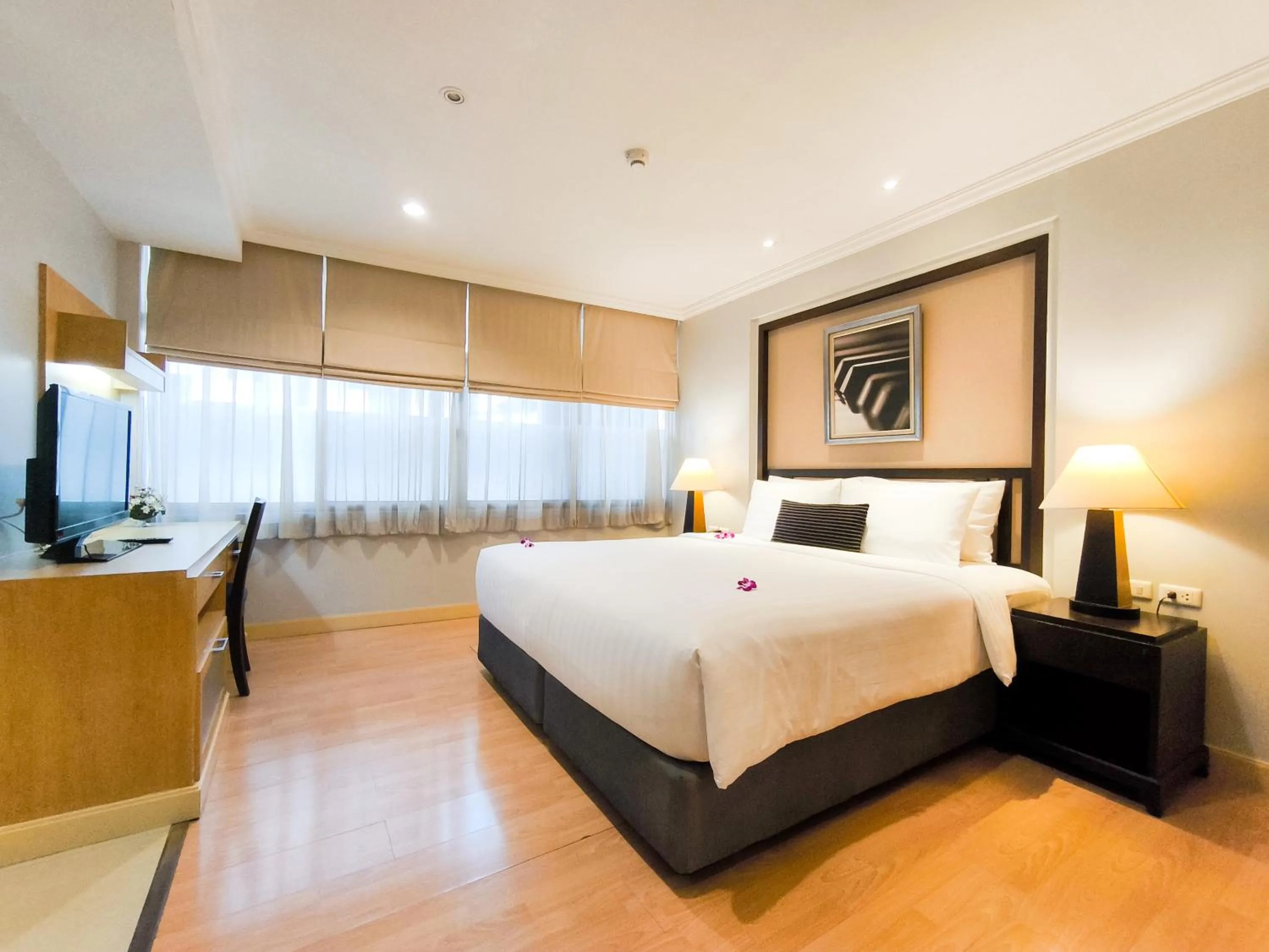 Bed in The Key Bangkok Hotel