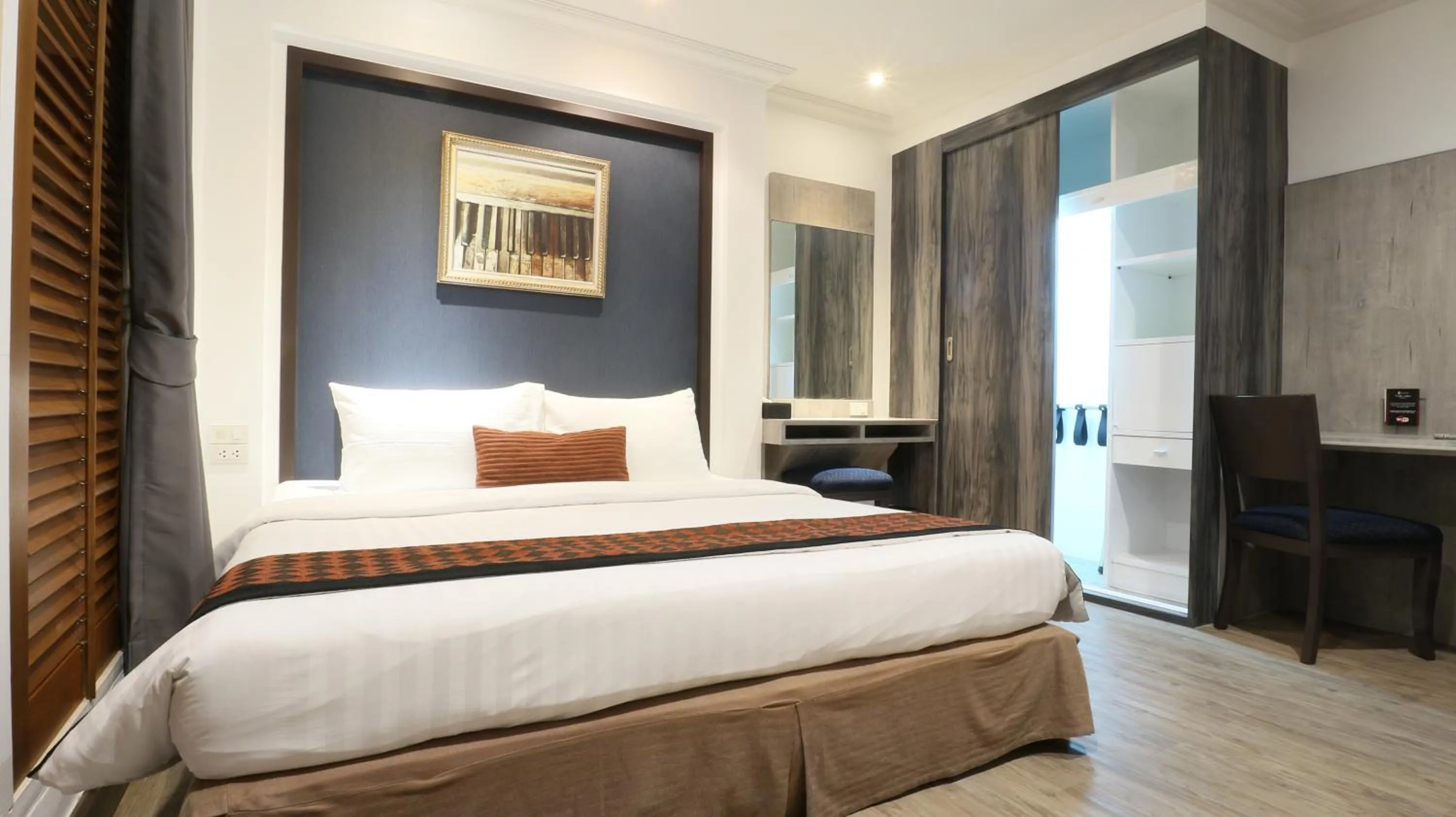 Bedroom, Bed in The Key Bangkok Hotel