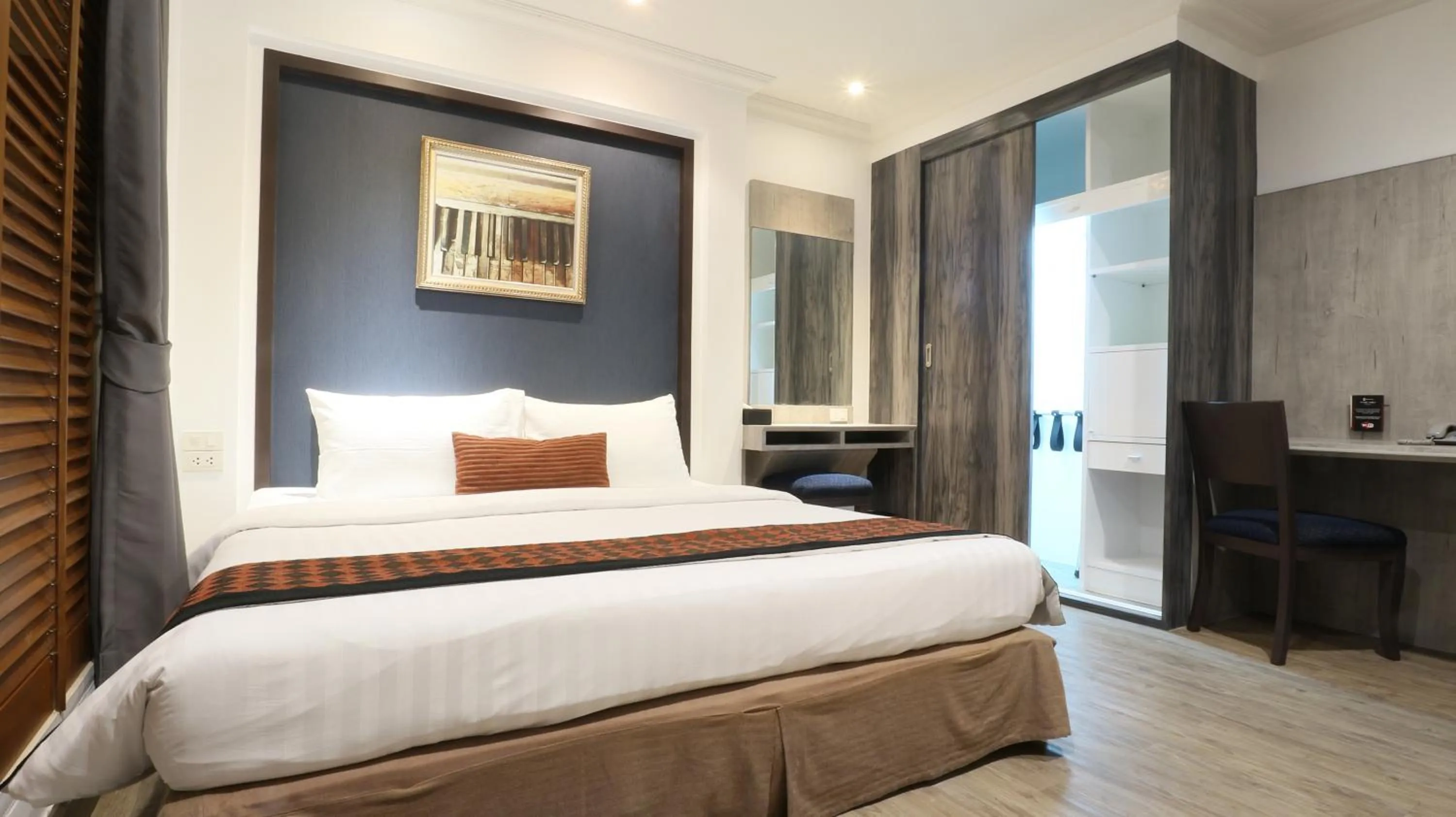 Bedroom, Bed in The Key Bangkok Hotel