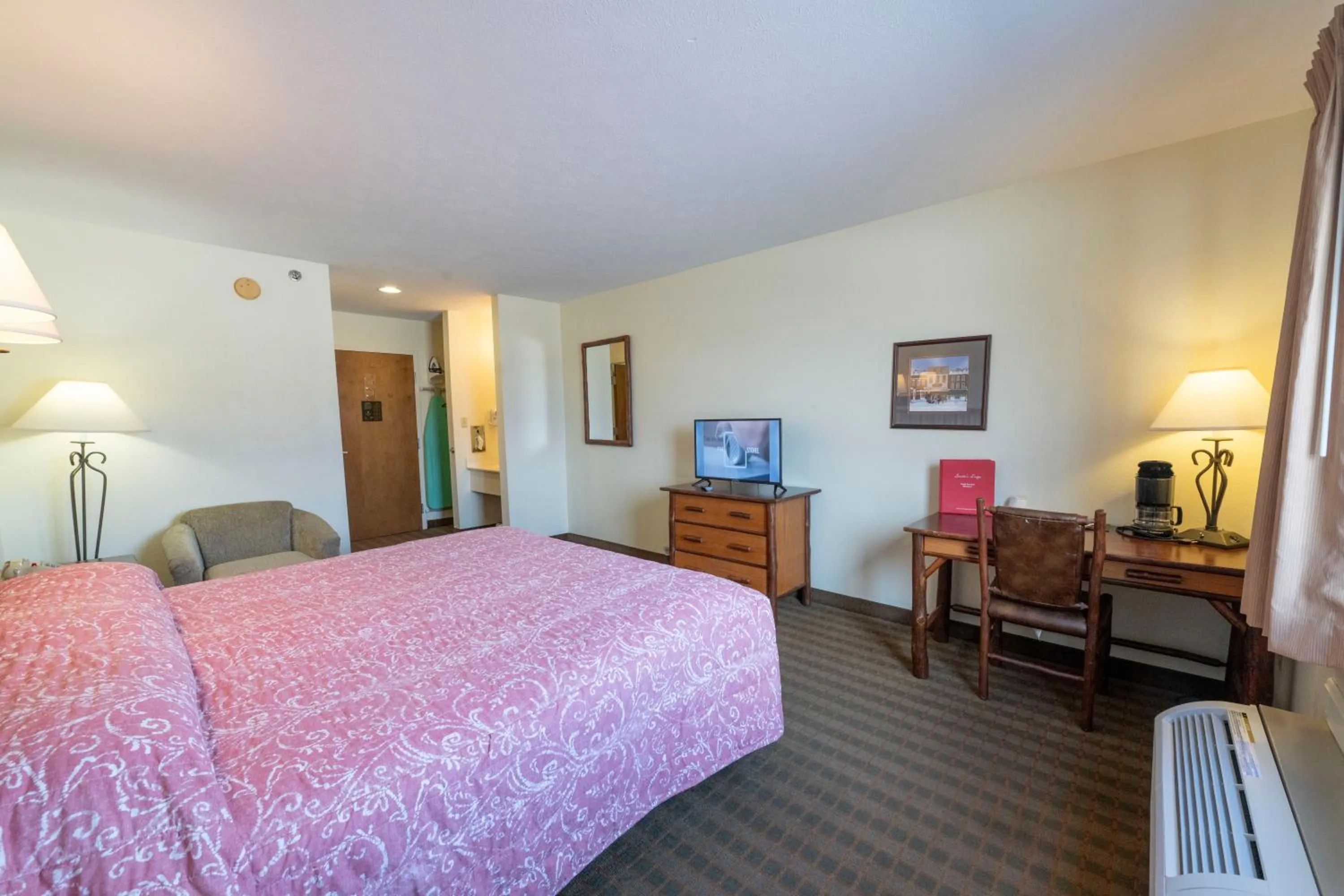 Bedroom, Bed in Santa's Lodge