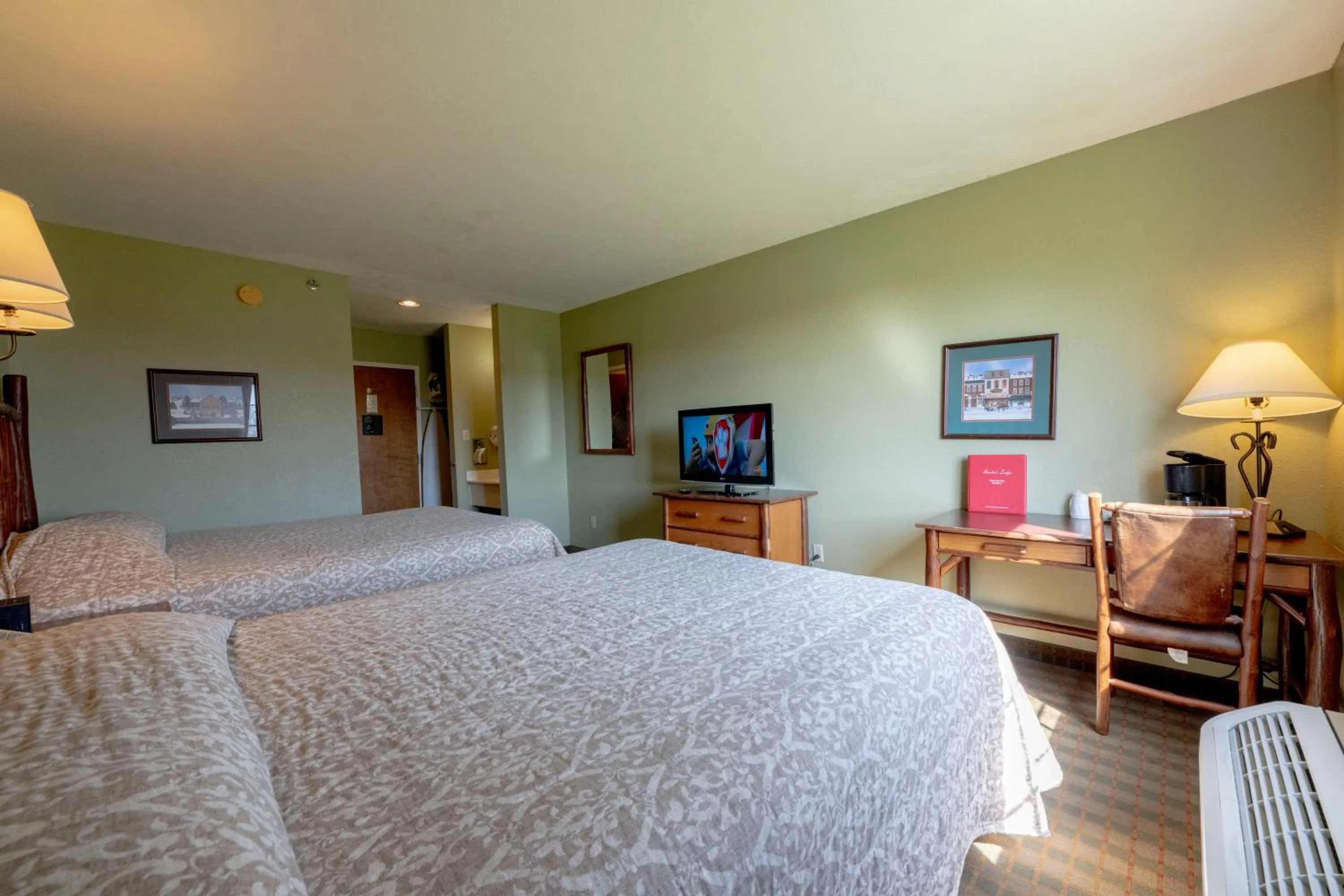 Bedroom, Bed in Santa's Lodge