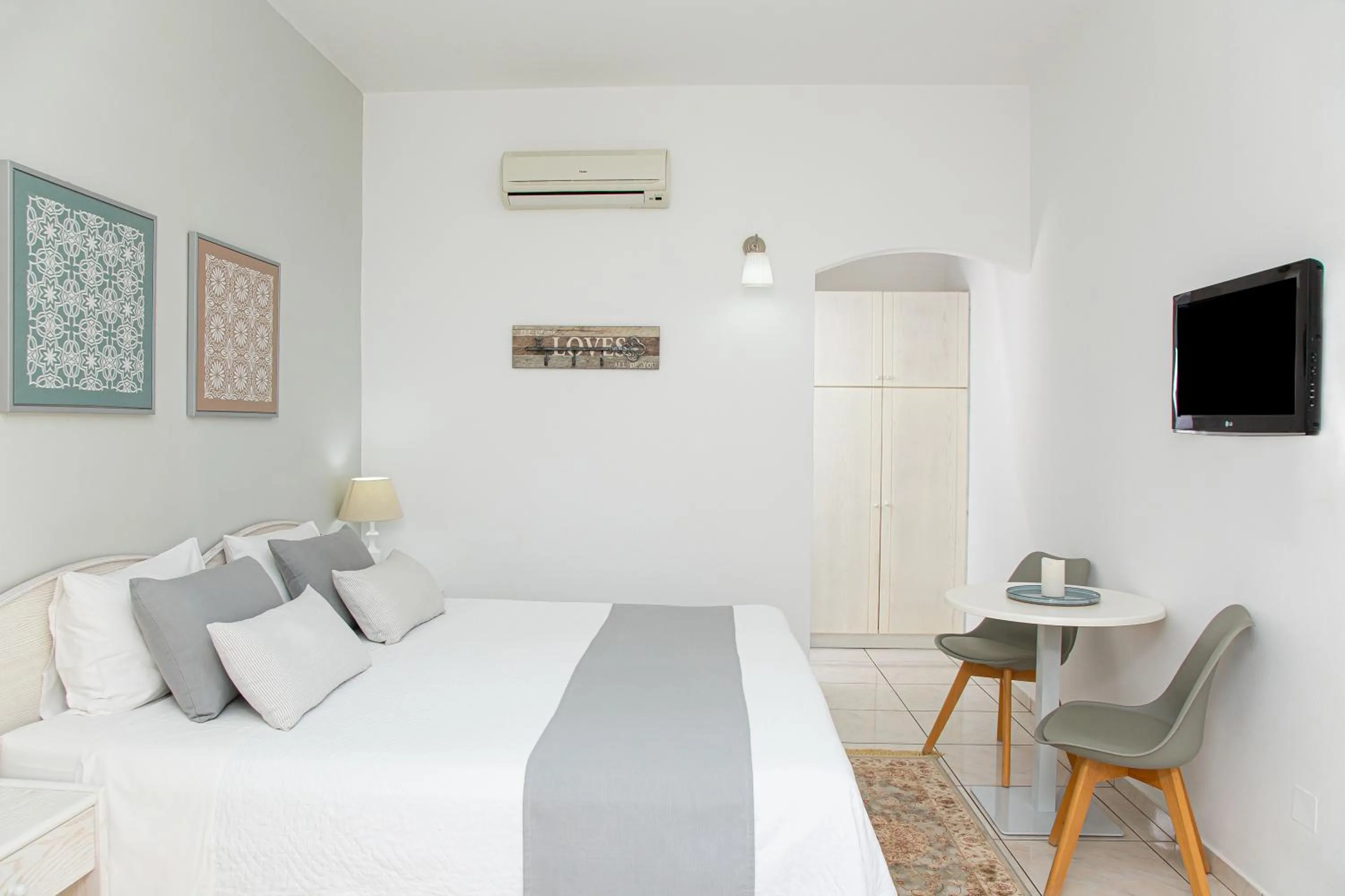 Photo of the whole room, Bed in Villa Mare Monte ApartHotel