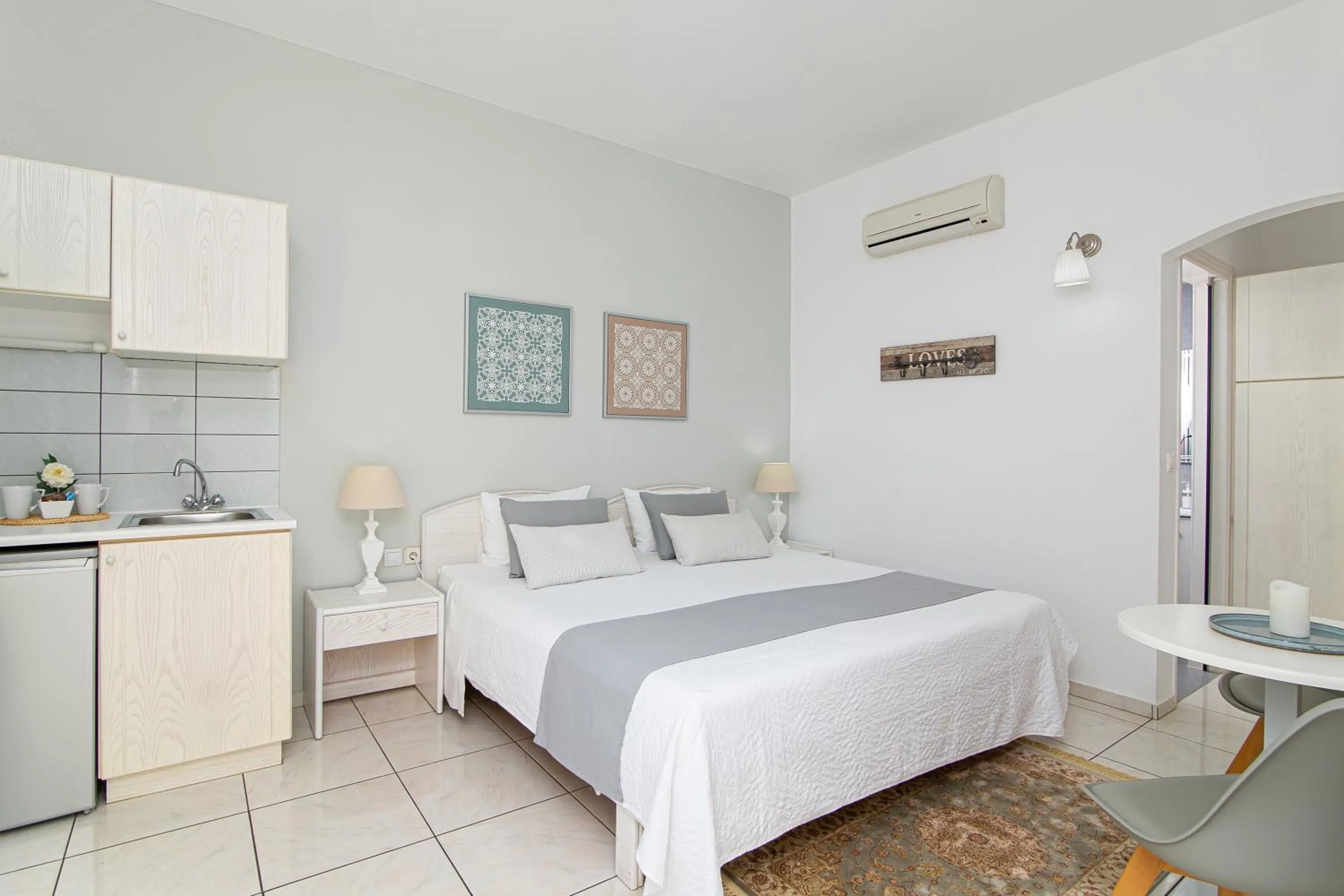 Photo of the whole room, Bed in Villa Mare Monte ApartHotel