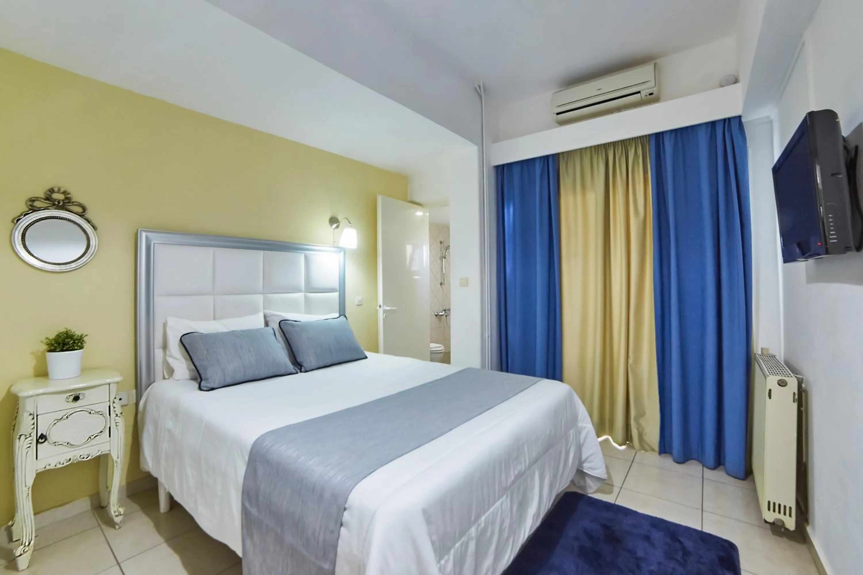 Bedroom, Bed in Villa Mare Monte ApartHotel