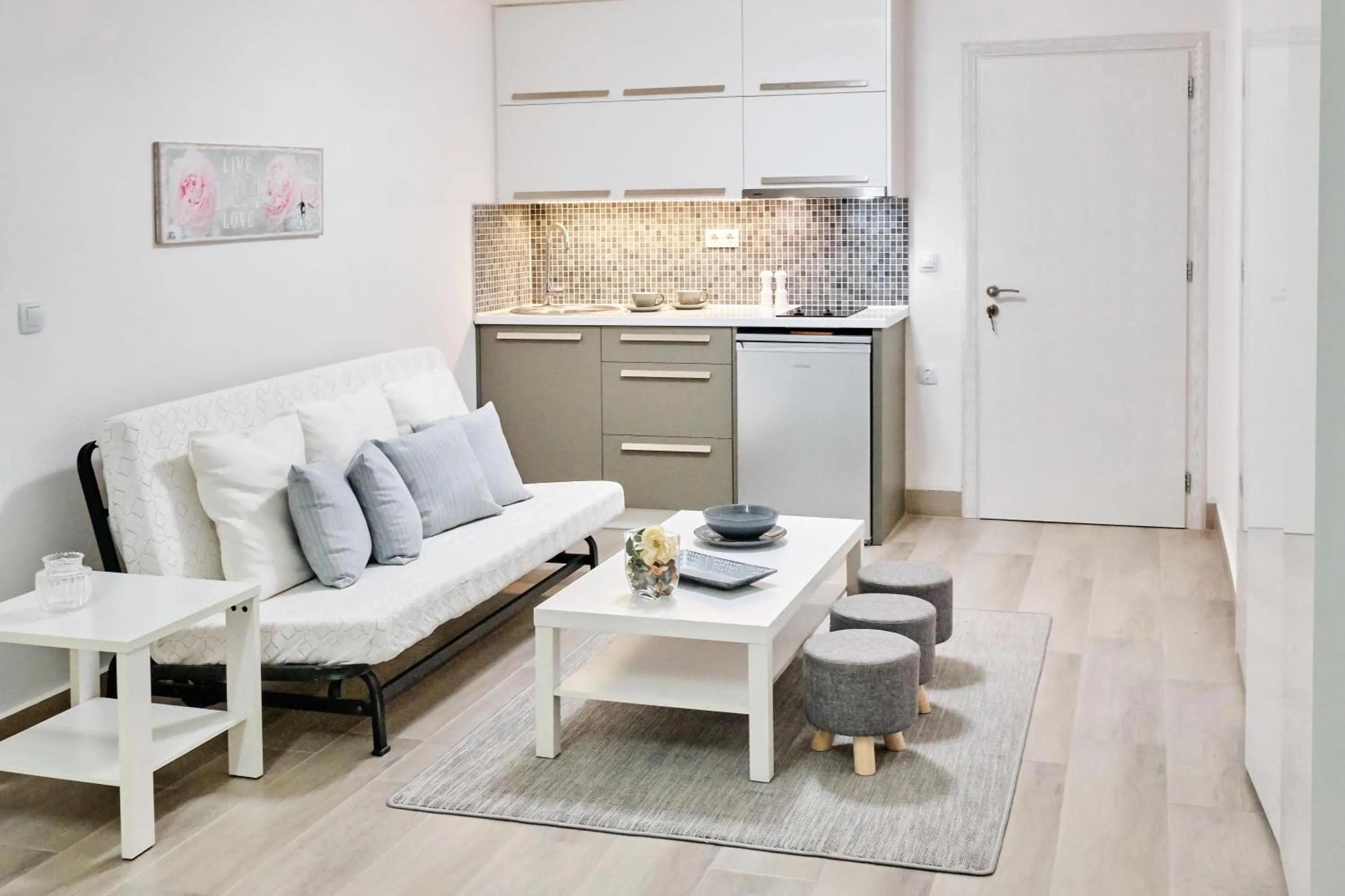 Kitchen or kitchenette in Villa Mare Monte ApartHotel