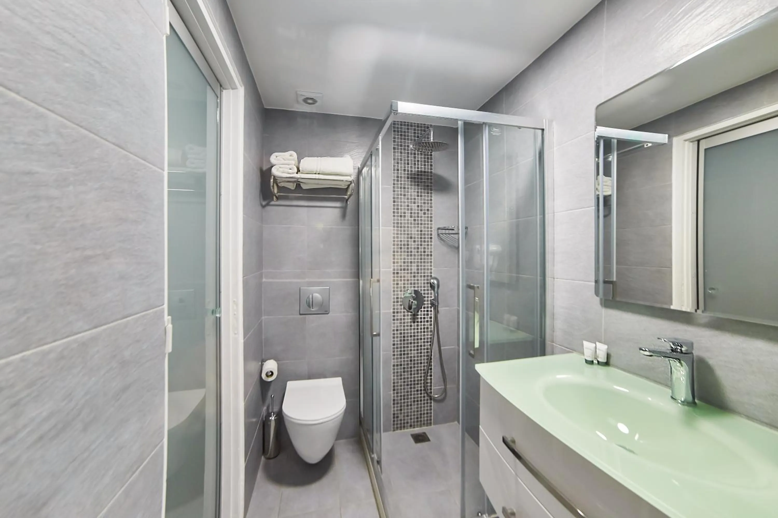 Bathroom in Villa Mare Monte ApartHotel