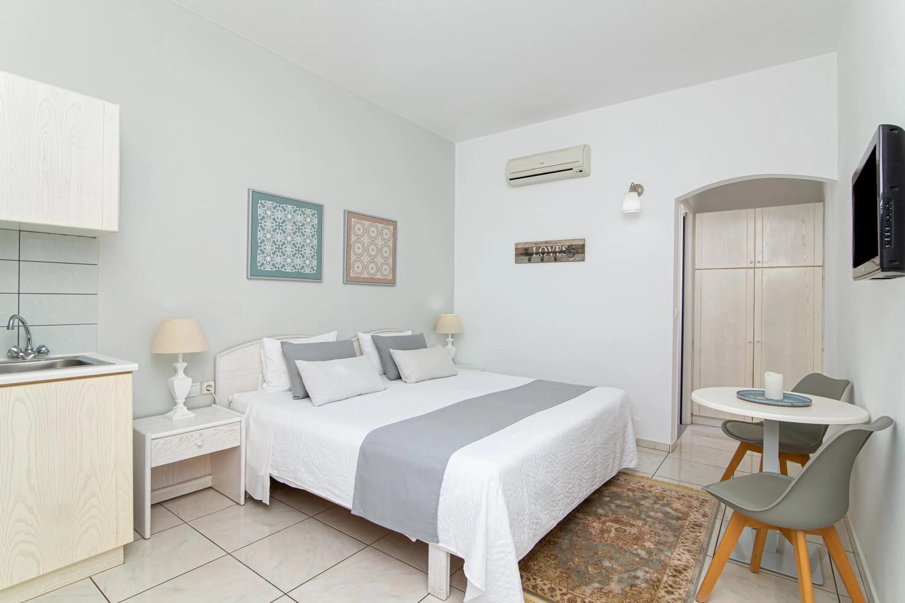 Bed in Villa Mare Monte ApartHotel