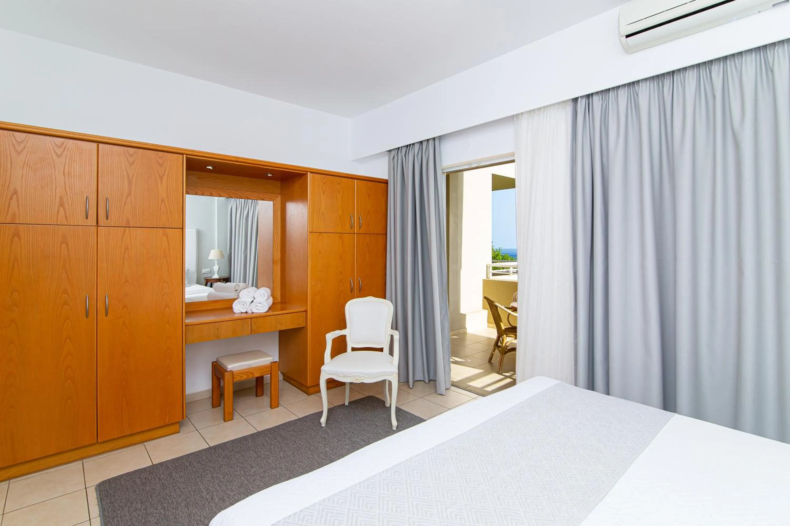 Bedroom, Bed in Villa Mare Monte ApartHotel