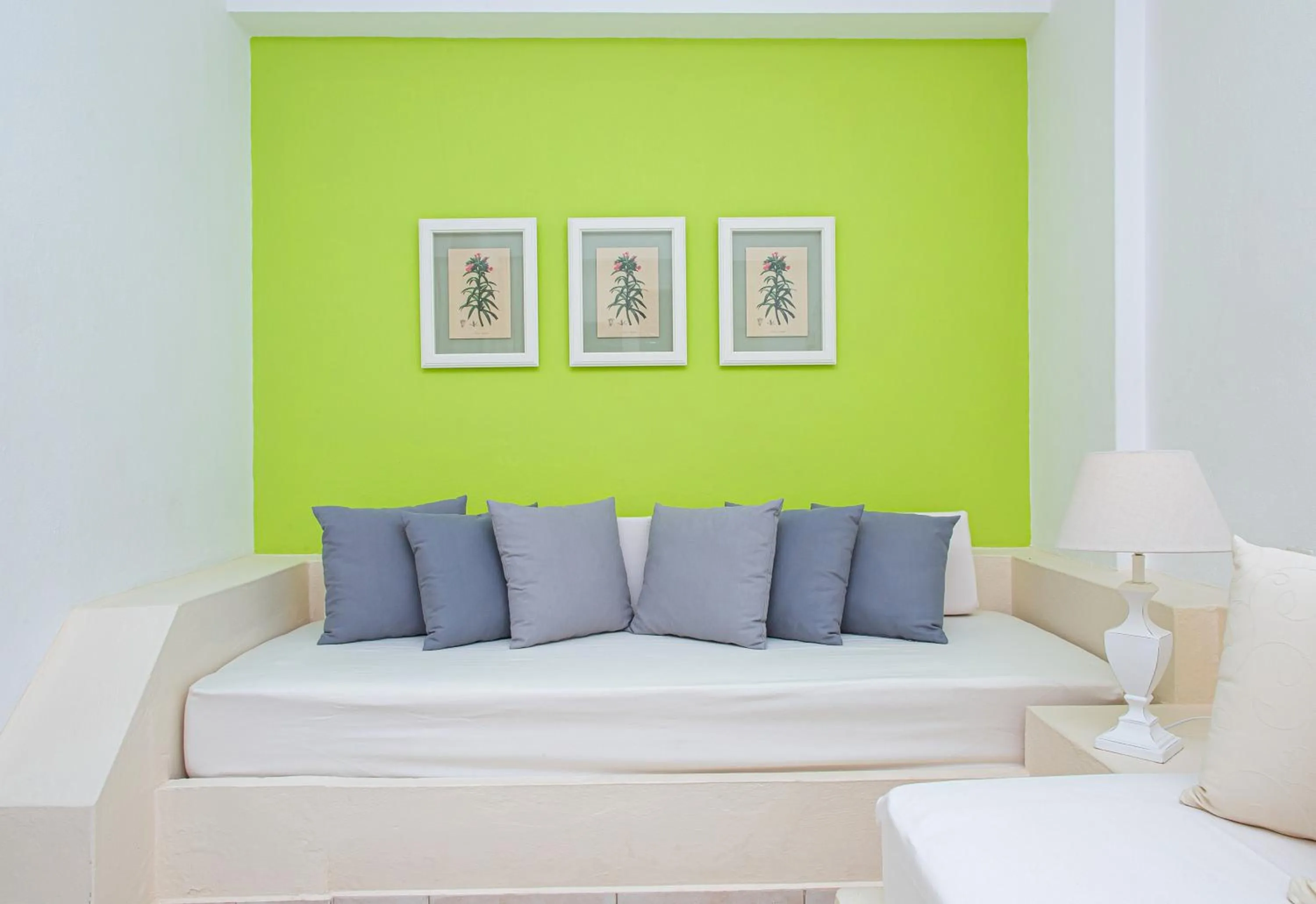 Living room, Bed in Villa Mare Monte ApartHotel