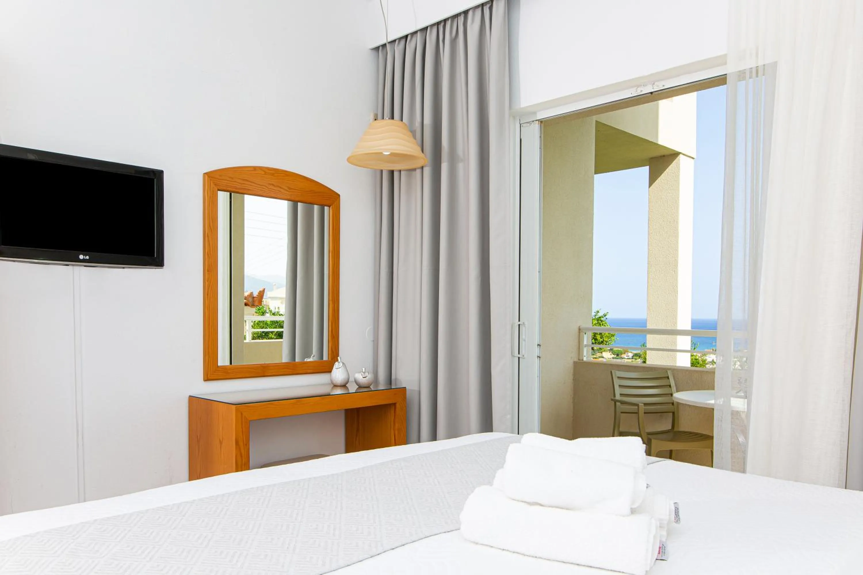 Bed in Villa Mare Monte ApartHotel