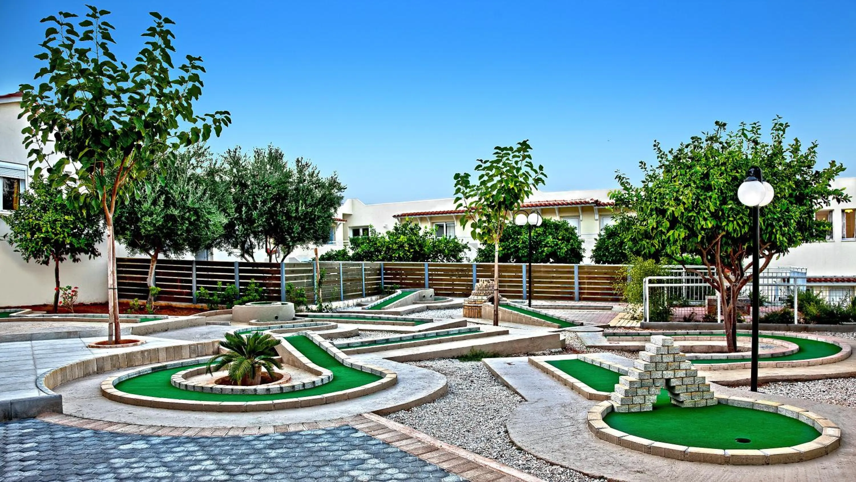 Minigolf in Villa Mare Monte ApartHotel