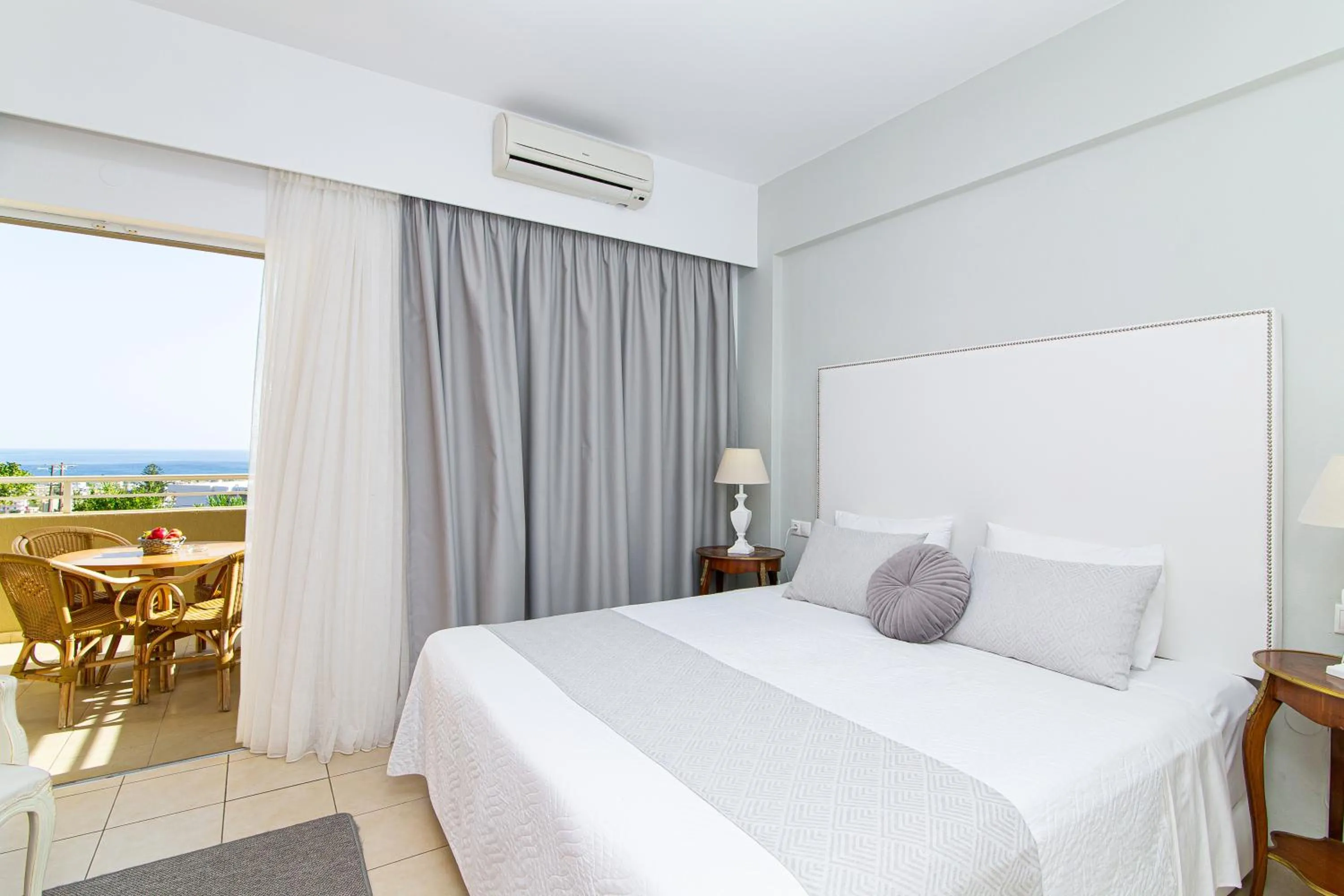 Bedroom, Bed in Villa Mare Monte ApartHotel