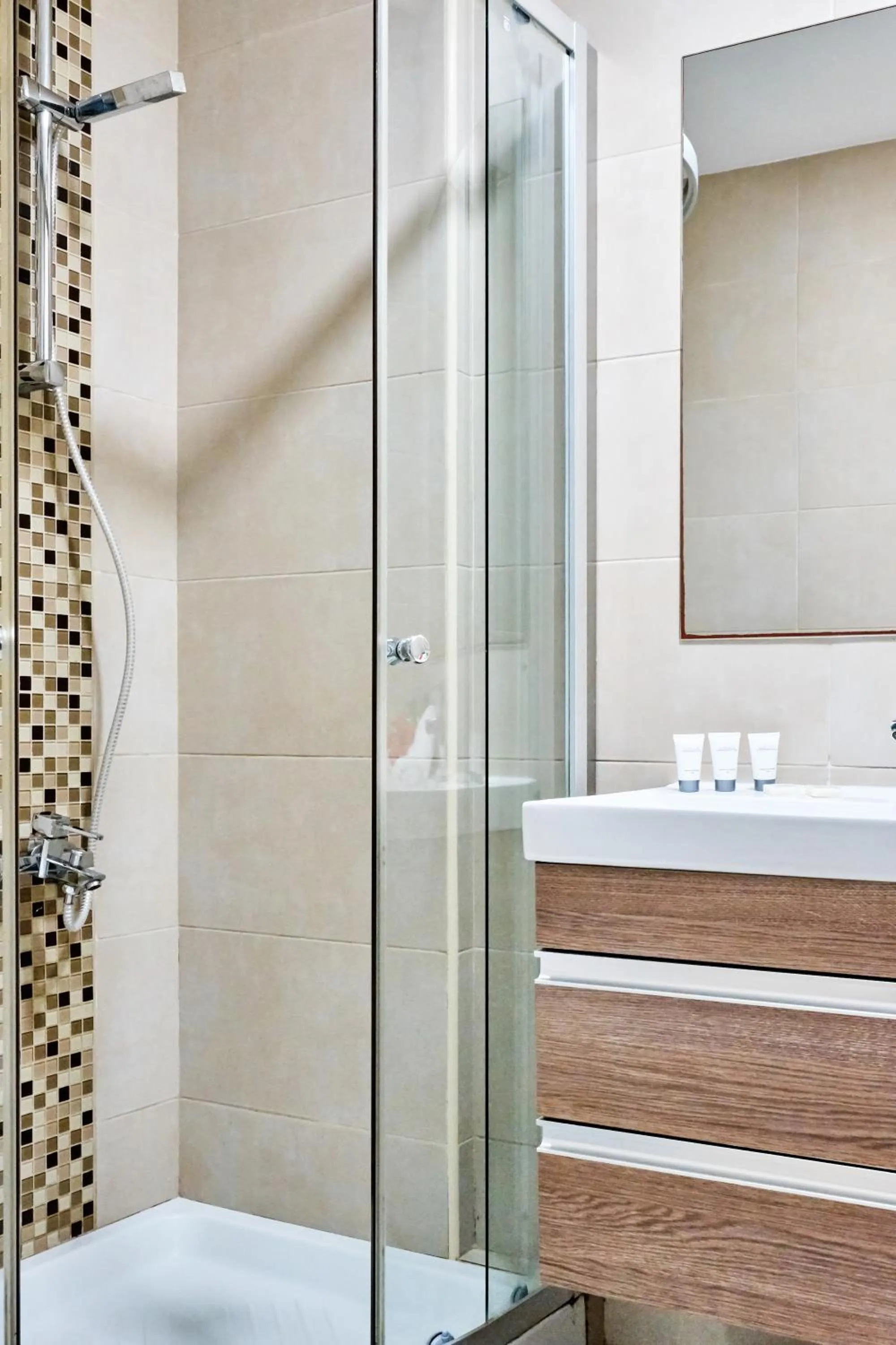 Bathroom in Villa Mare Monte ApartHotel