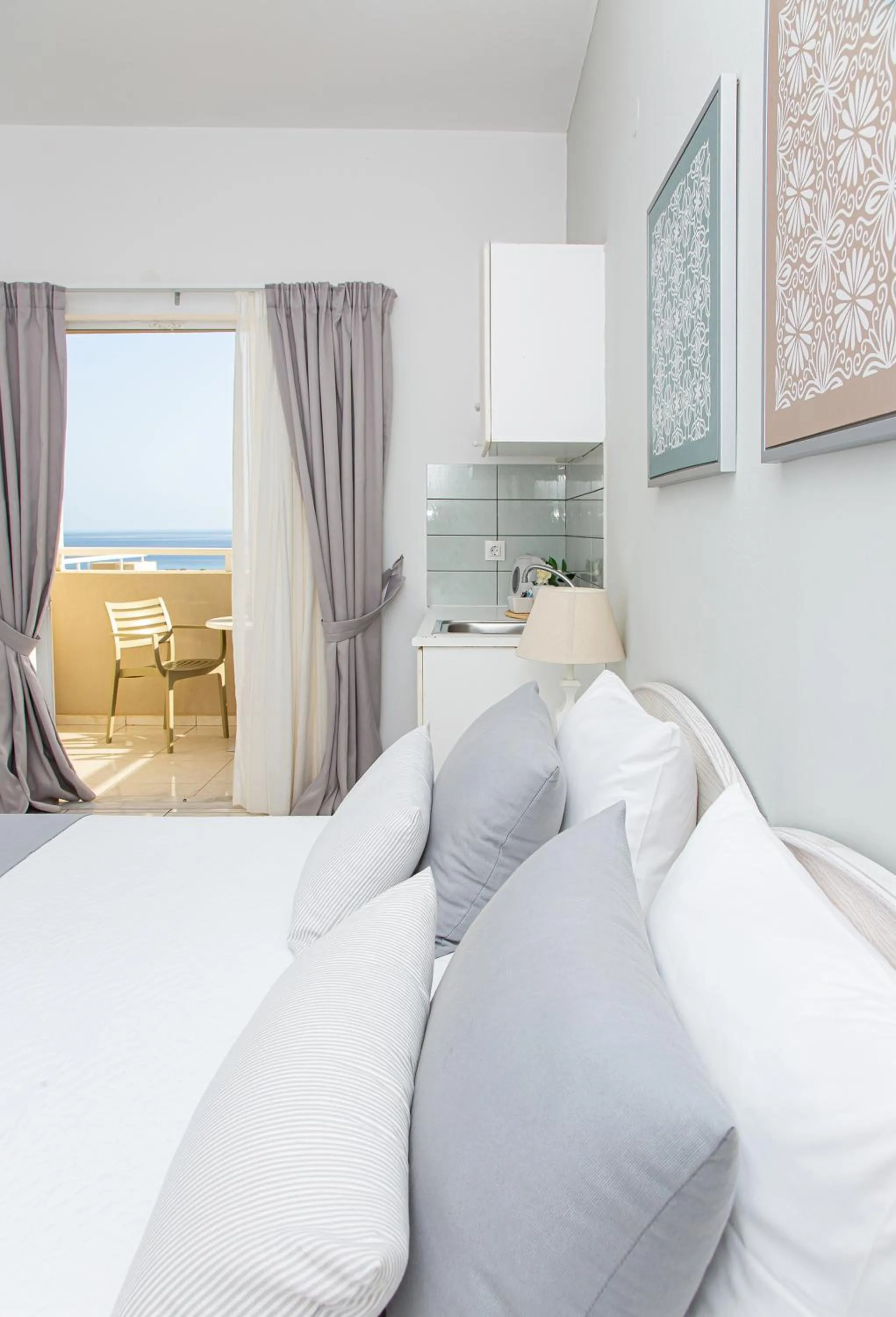 Sea view, Bed in Villa Mare Monte ApartHotel