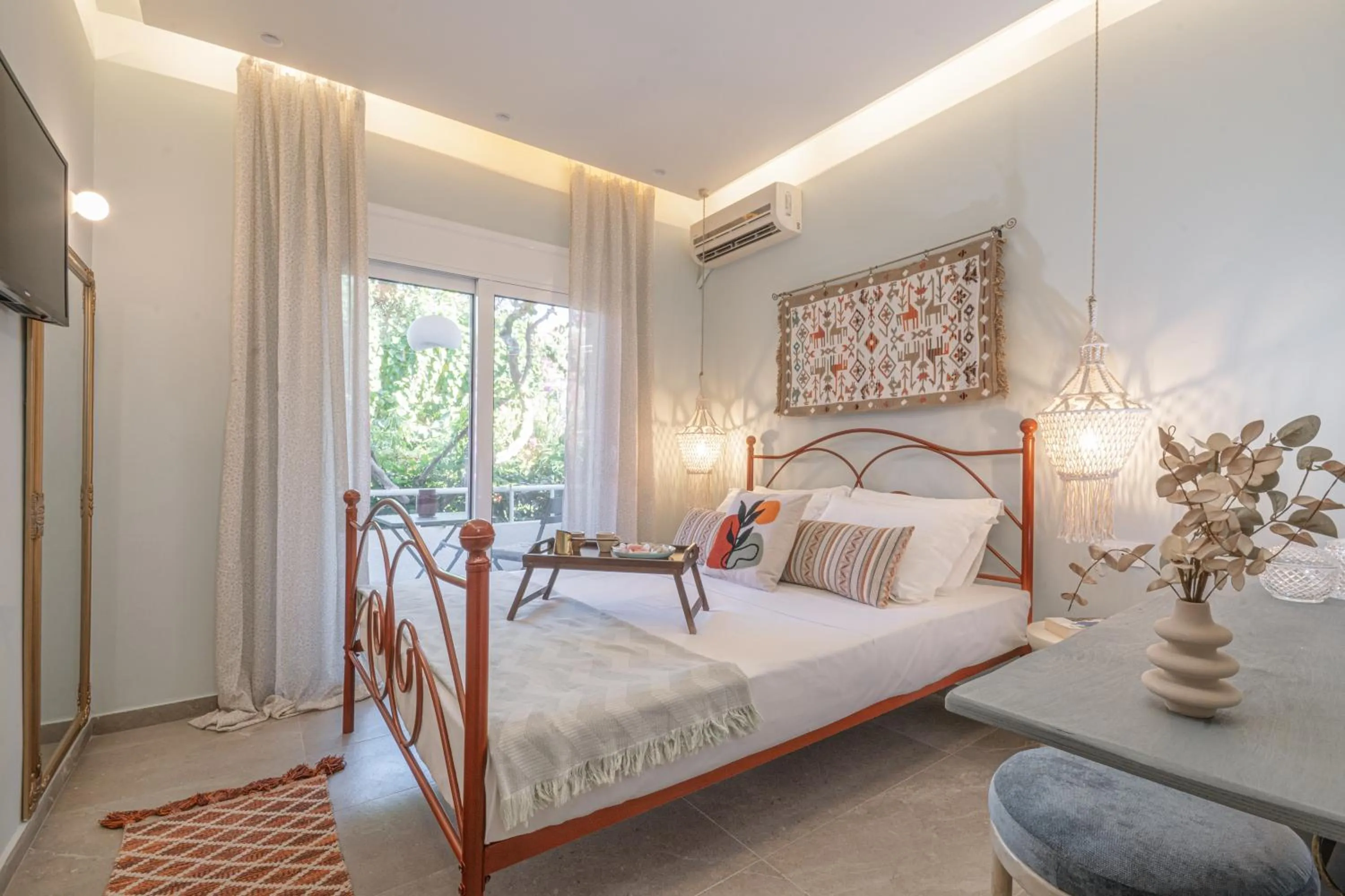 Bedroom, Bed in Rosmari Hotel