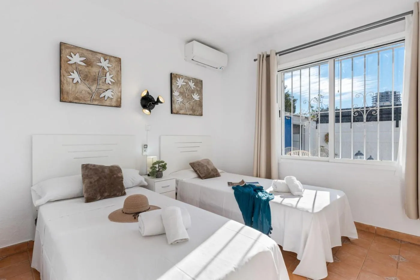 Bathroom, Bed in Villa Anais - PlusHolidays