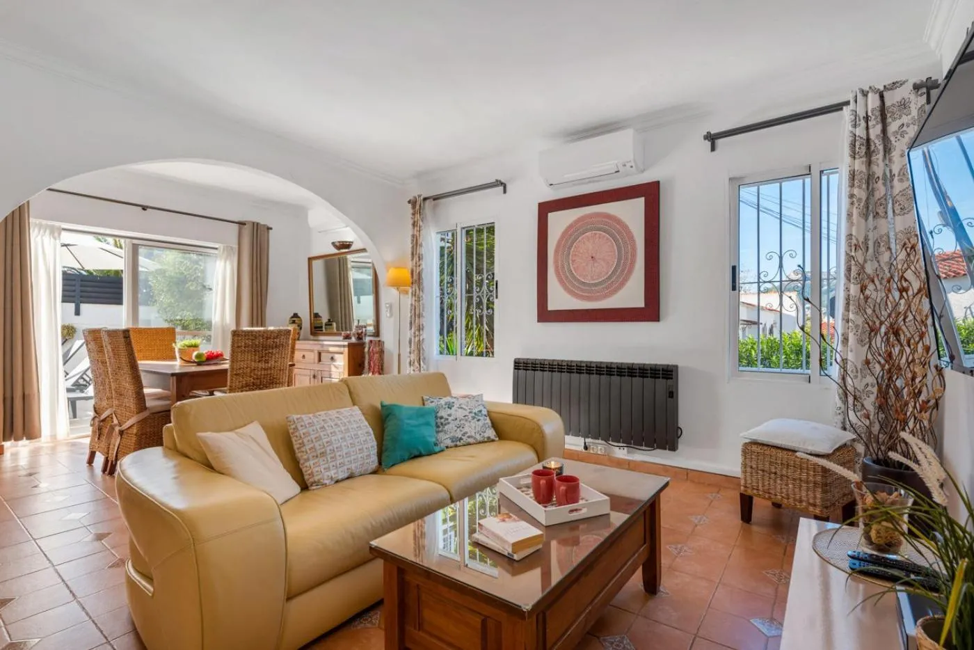 Communal lounge/ TV room in Villa Anais - PlusHolidays