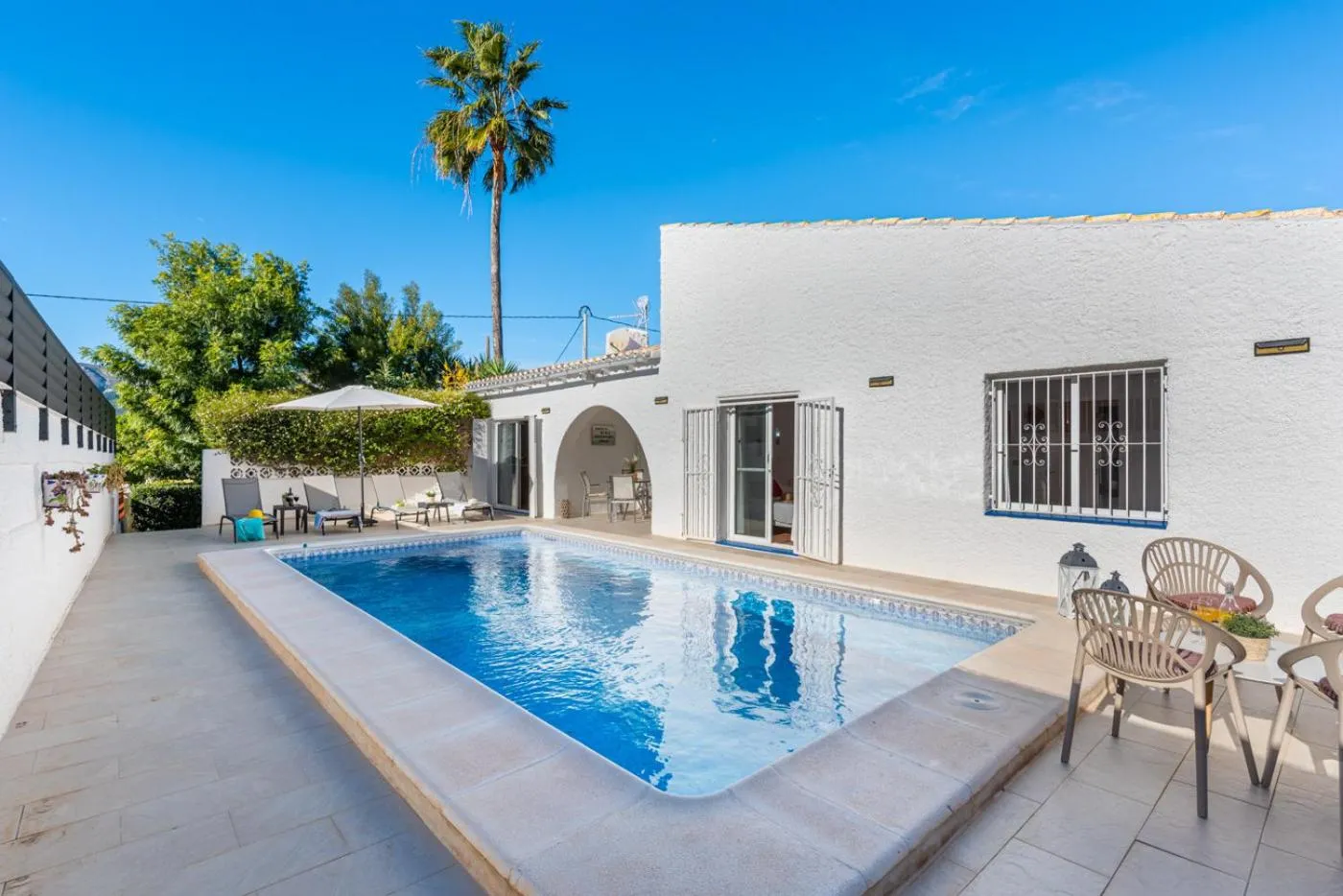 Swimming pool in Villa Anais - PlusHolidays