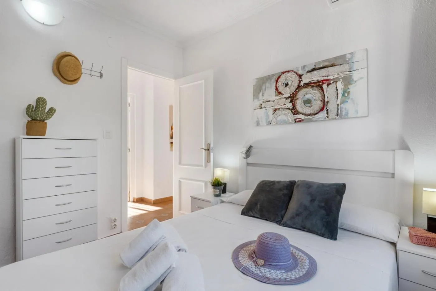 Bathroom, Bed in Villa Anais - PlusHolidays