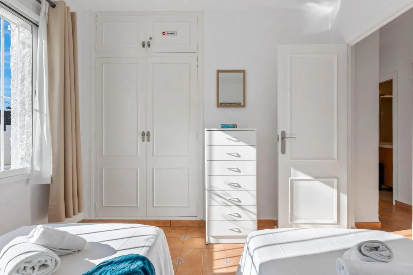 Bathroom, Bed in Villa Anais - PlusHolidays