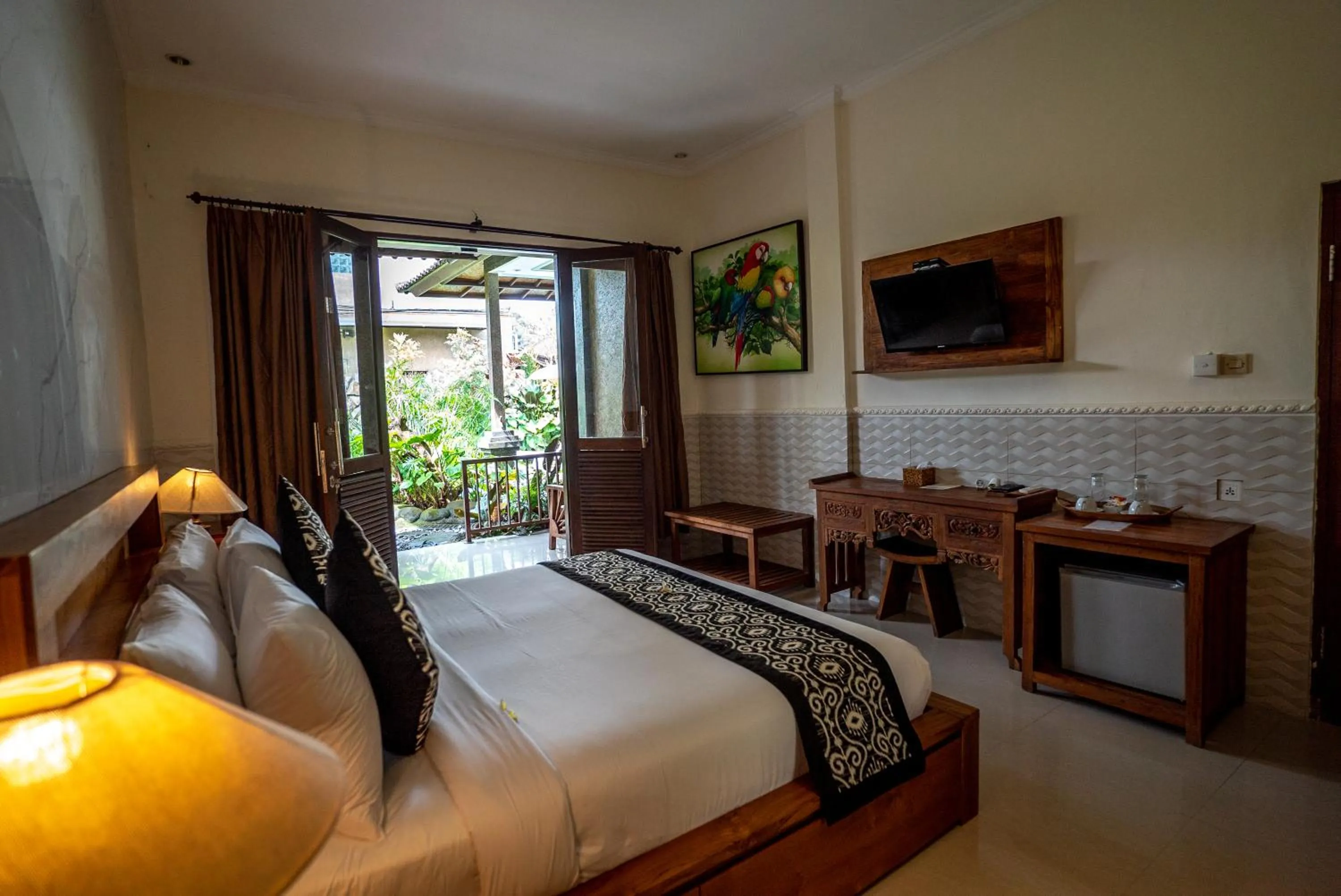 Photo of the whole room, Bed in Capung Cottages