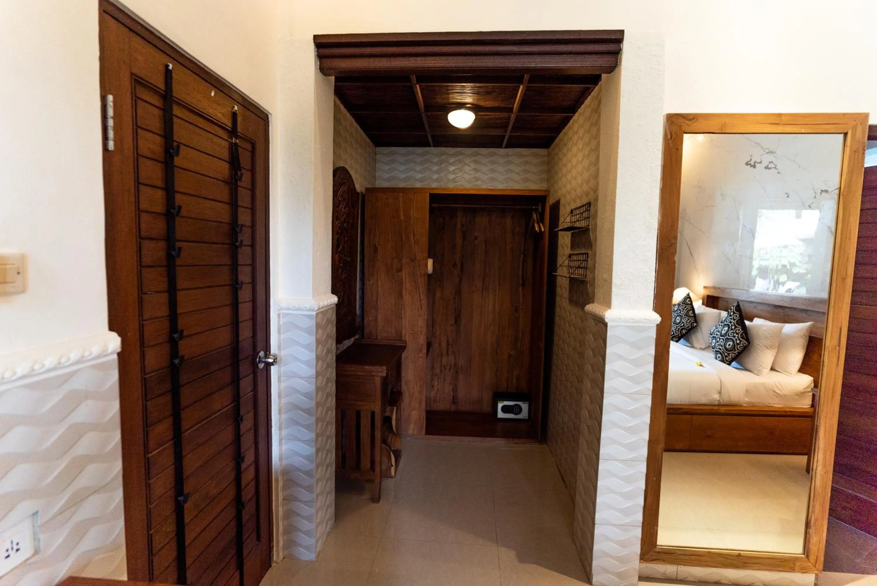 wardrobe in Capung Cottages