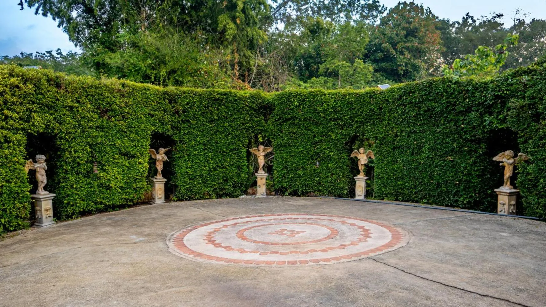 Garden view in La Toscana