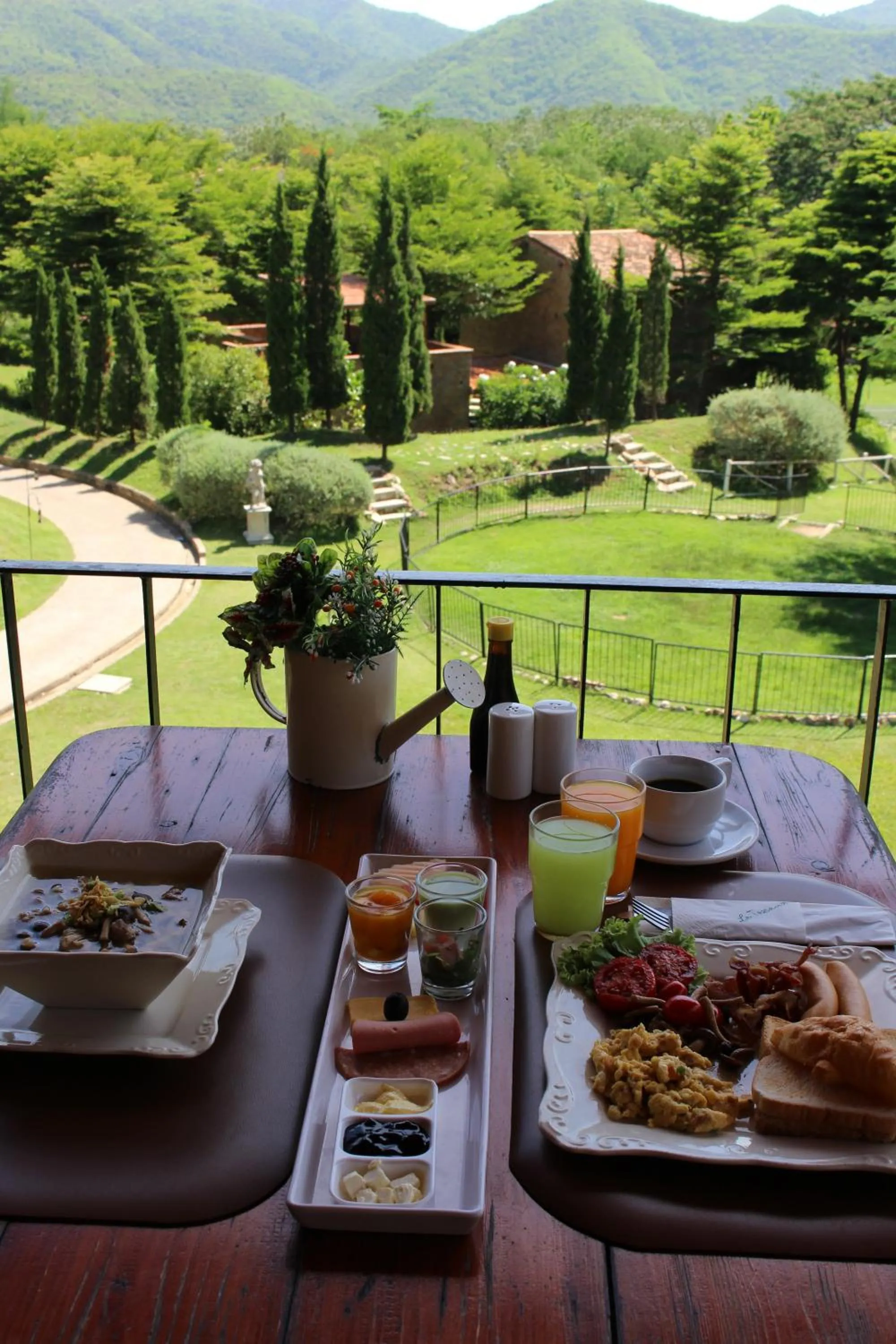 Restaurant/places to eat in La Toscana