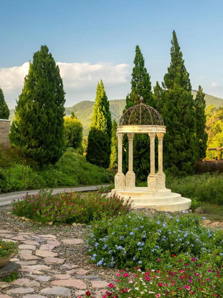 Garden view in La Toscana