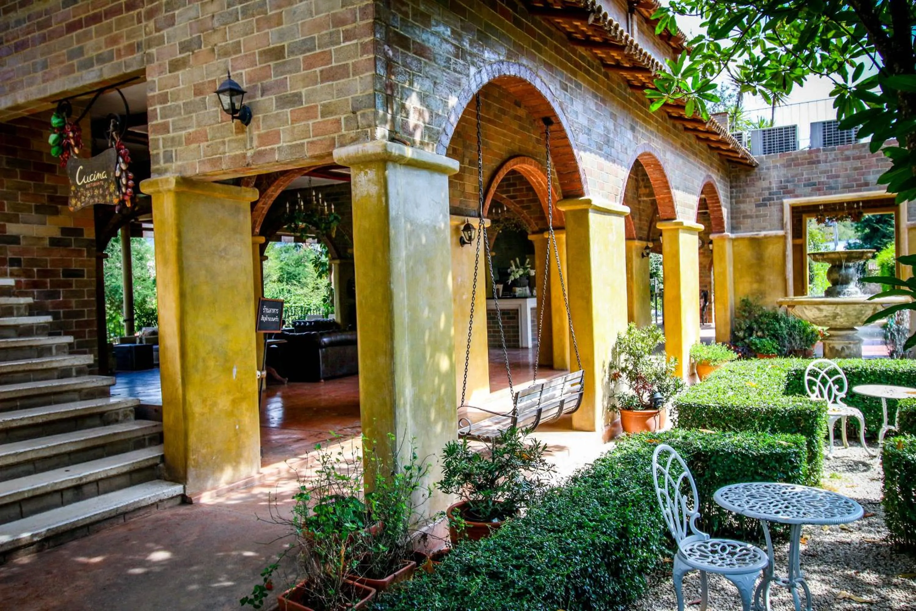 Facade/entrance in La Toscana