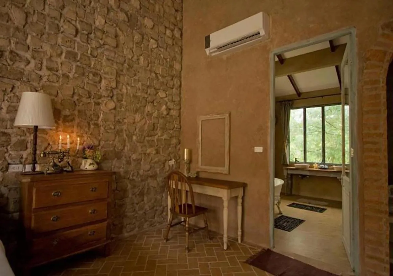 Photo of the whole room in La Toscana
