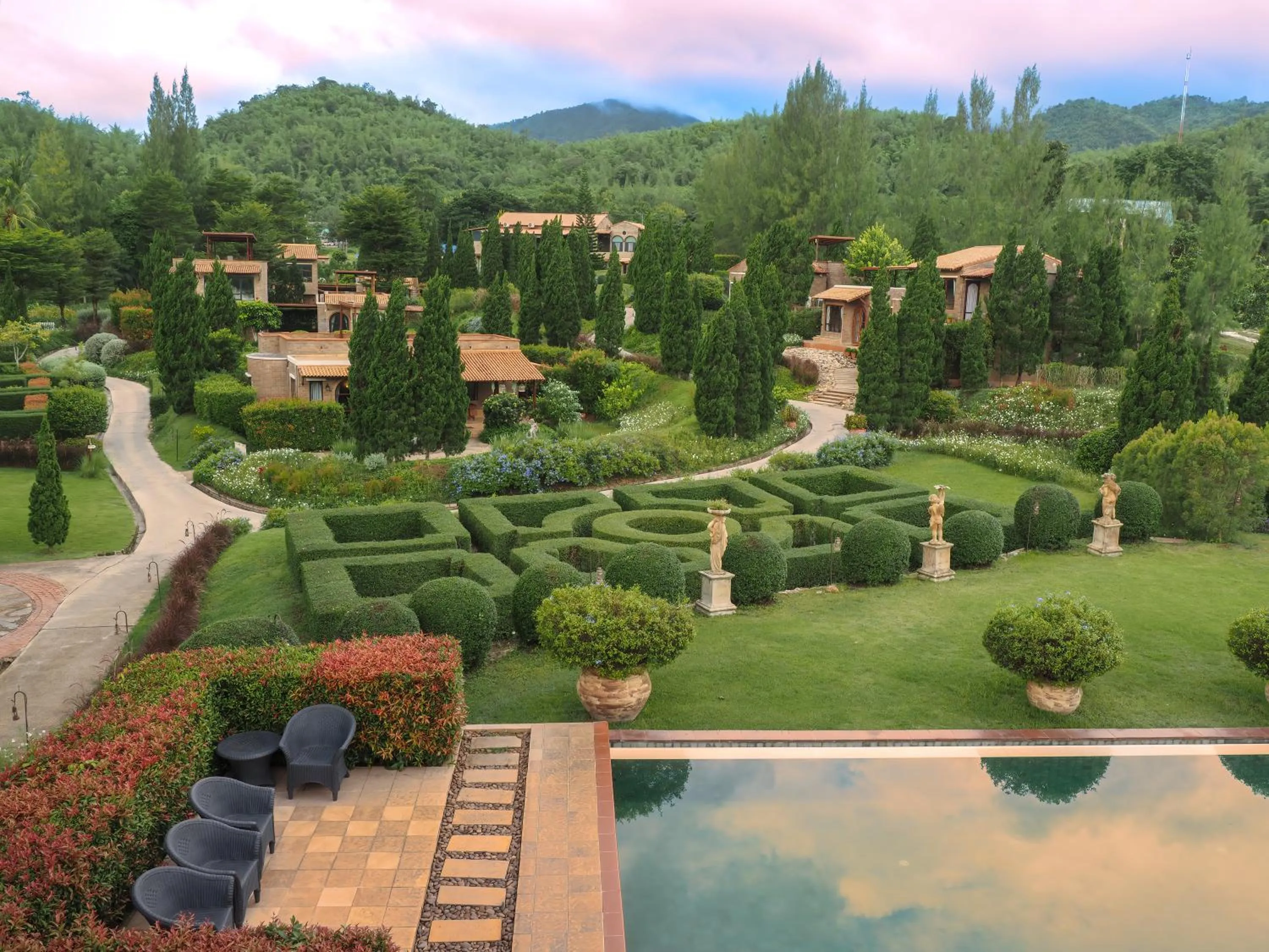 Garden view in La Toscana