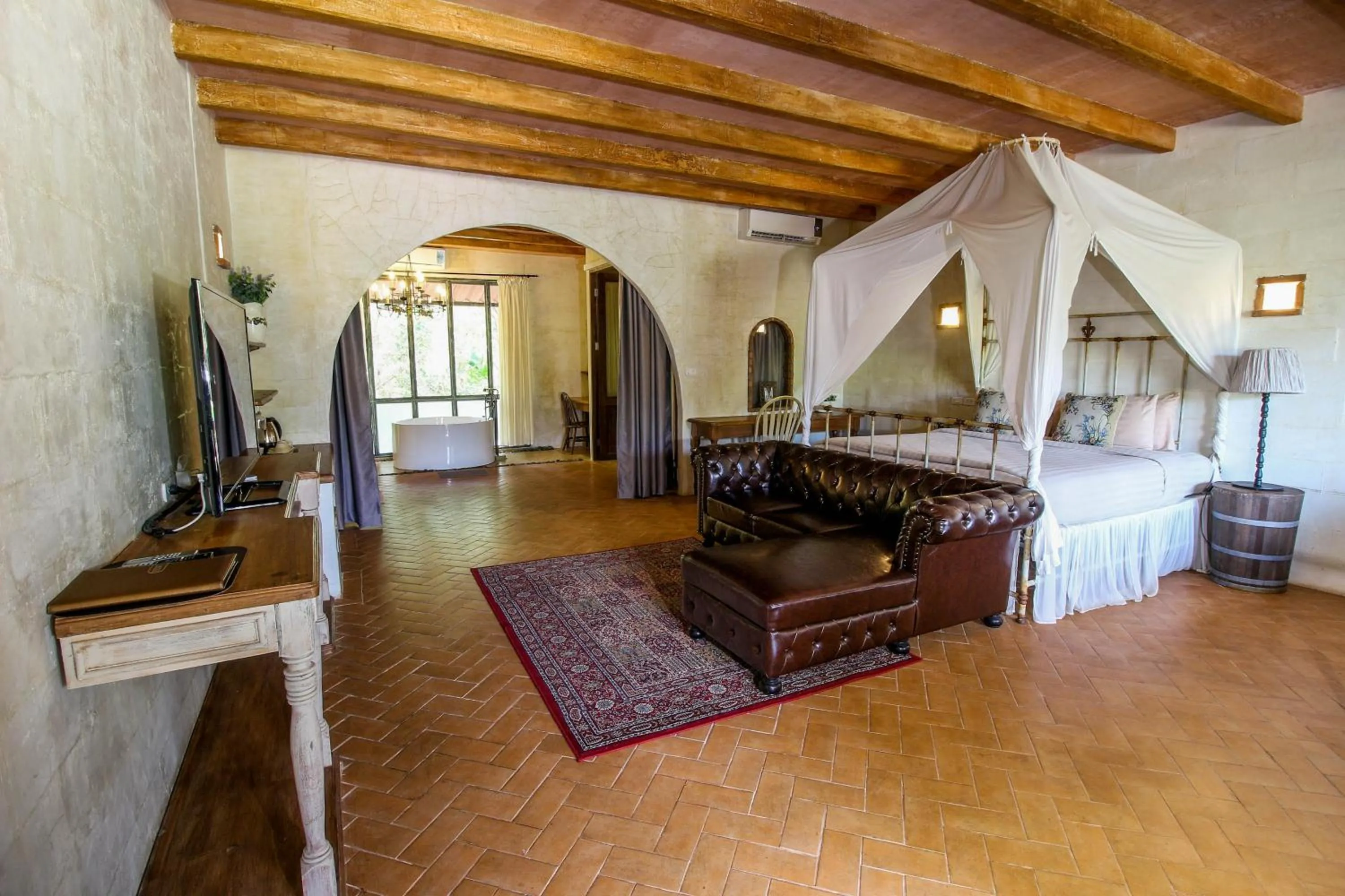 Photo of the whole room in La Toscana