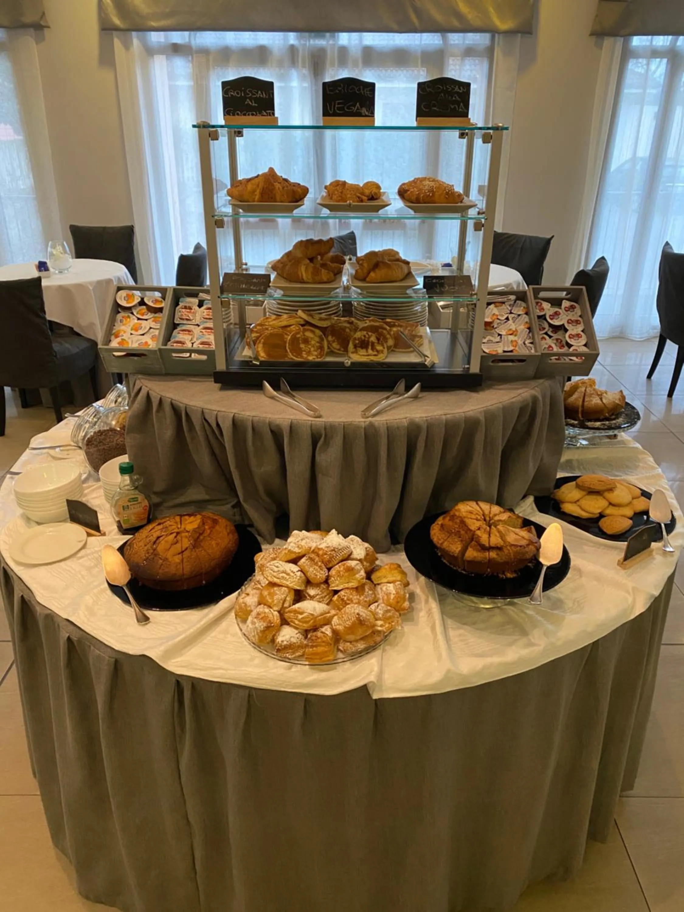 Food and drinks in Green Hotel