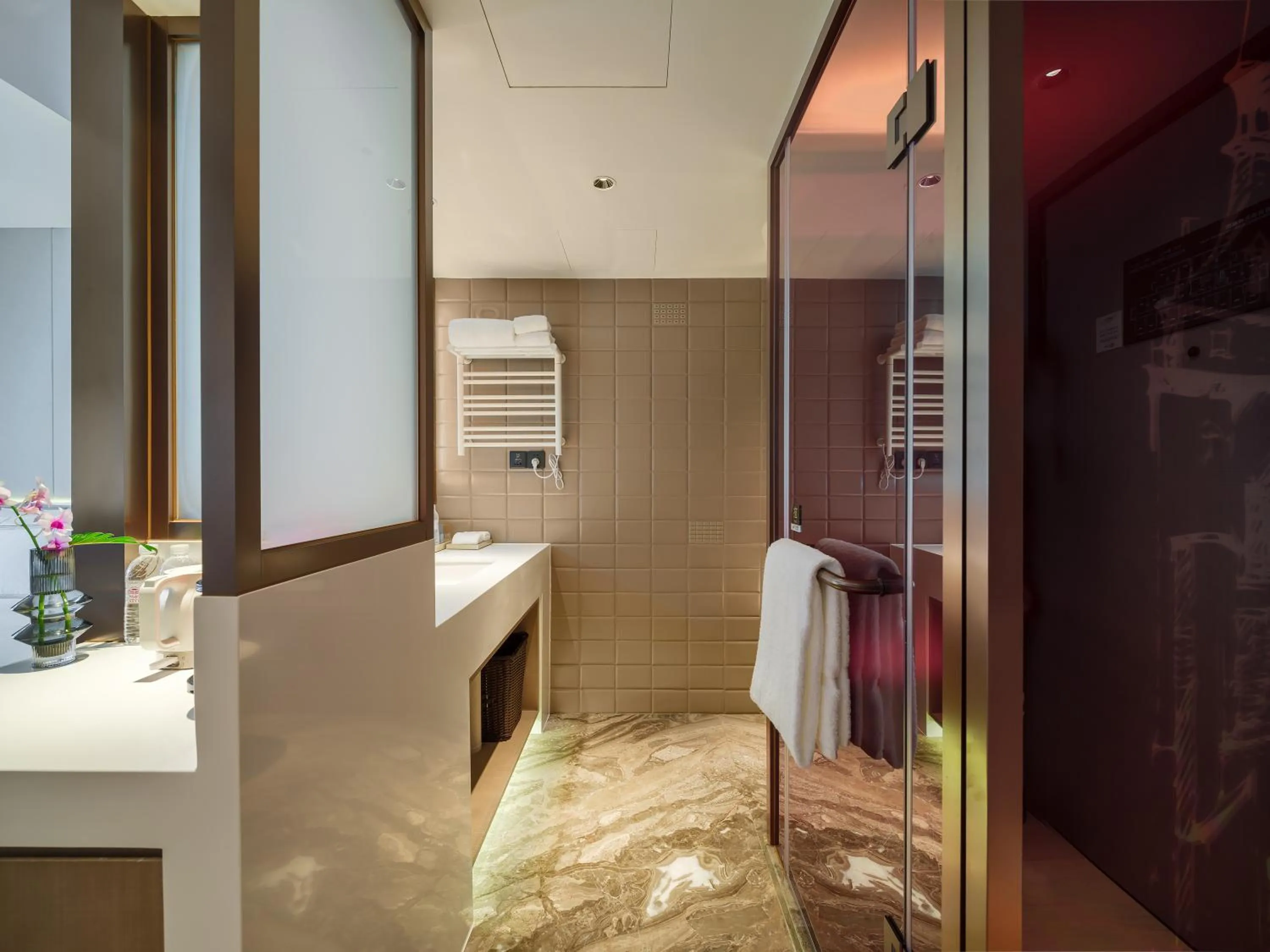 Toilet, Bed in Donghu Collection Hotel