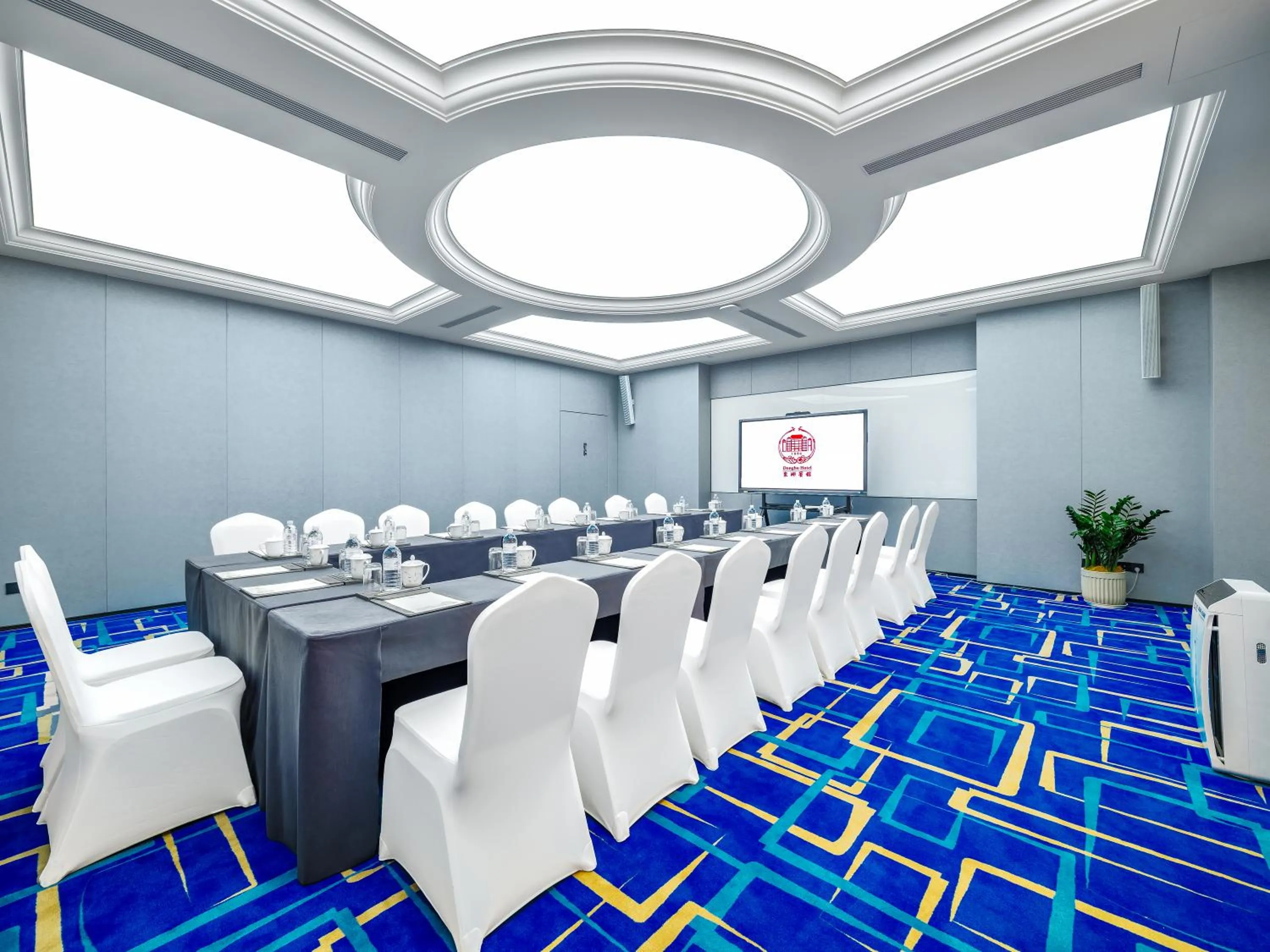 Meeting/conference room in Donghu Collection Hotel