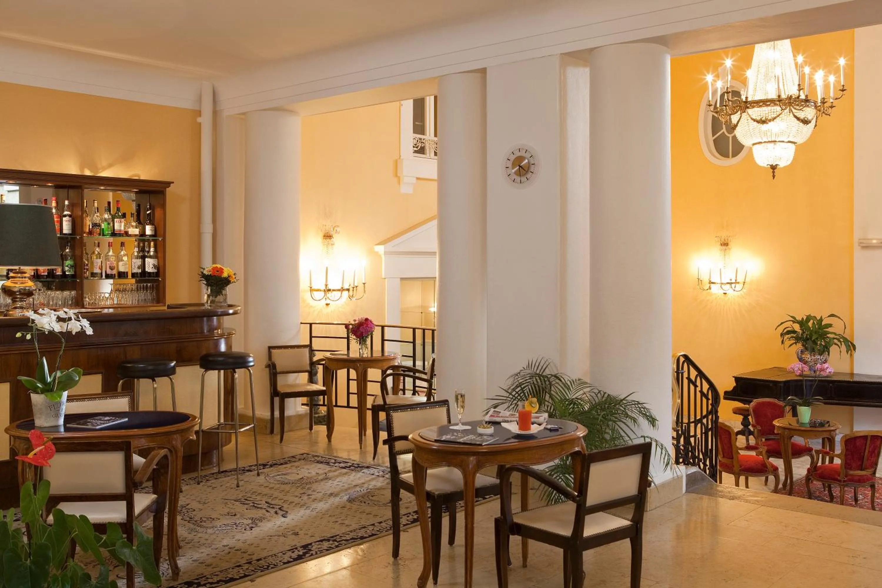 Lounge or bar in Logis Hotel Royal Saint-Mart