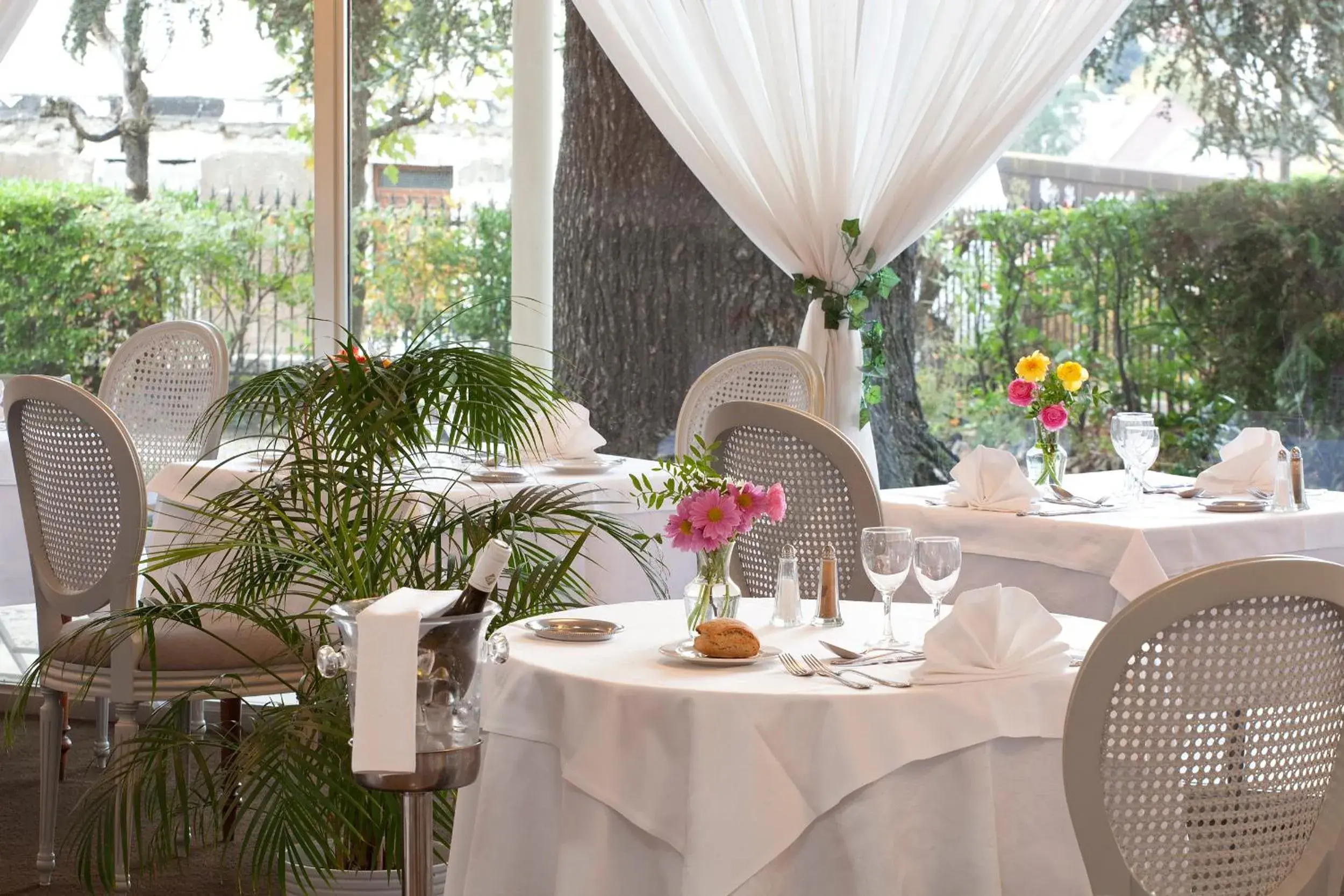 Restaurant/places to eat in Logis Hotel Royal Saint-Mart Restaurant/places to eat in Logis Hotel Royal Saint-Mart