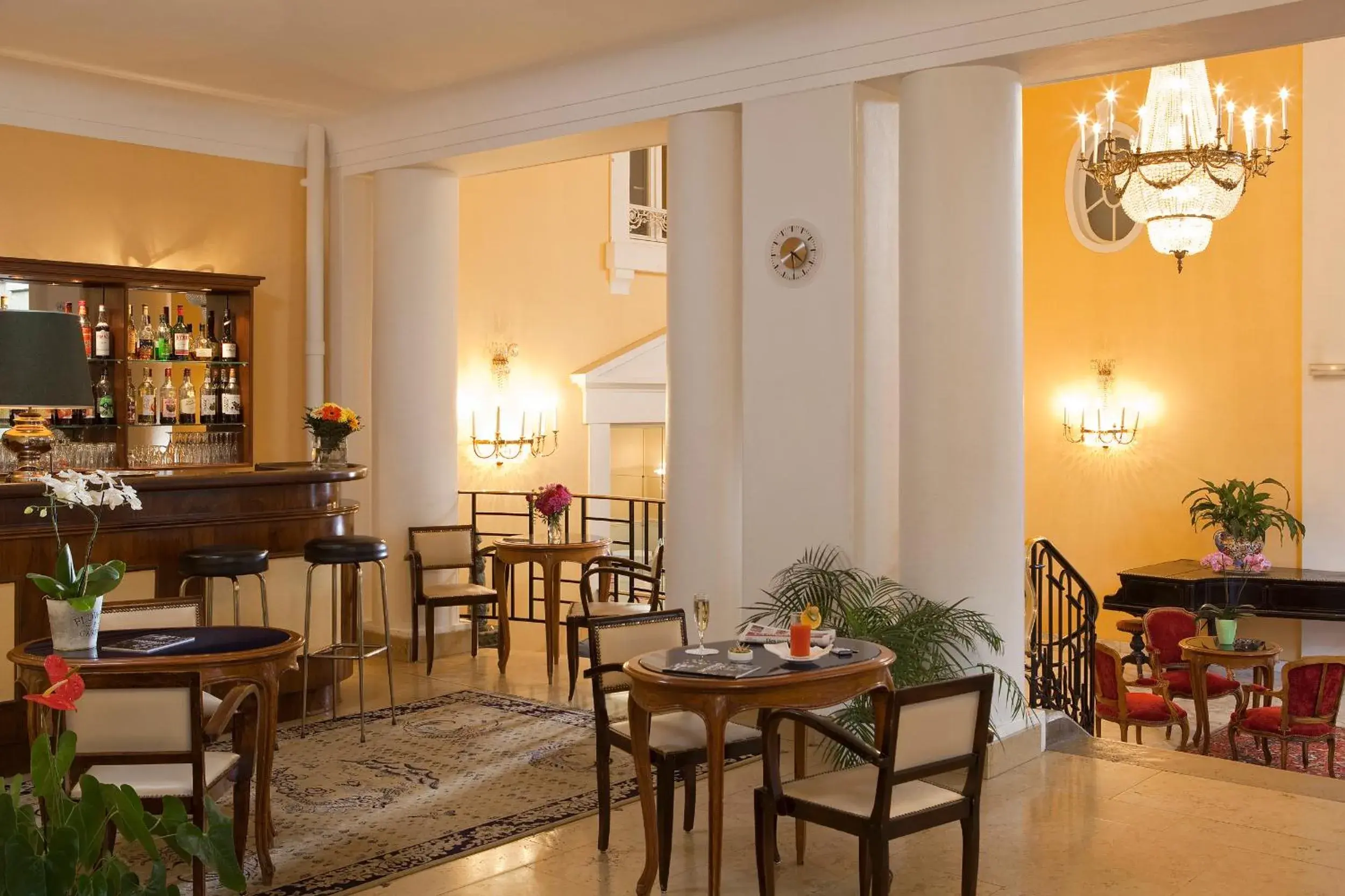 Restaurant/places to eat in Logis Hotel Royal Saint-Mart Restaurant/places to eat in Logis Hotel Royal Saint-Mart