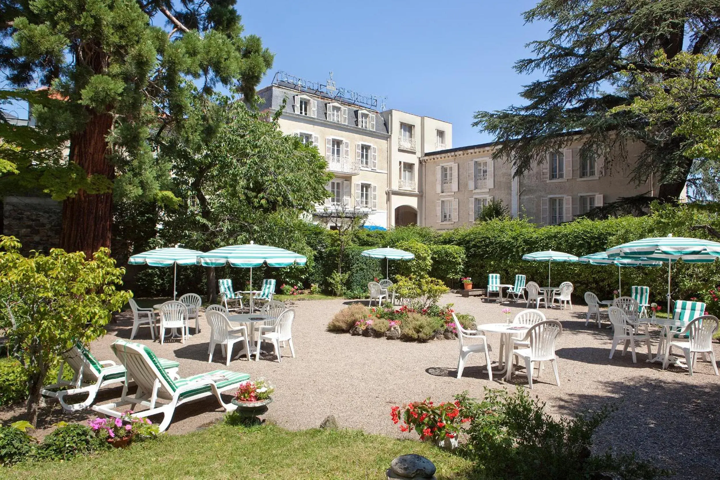 Property building in Logis Hotel Royal Saint-Mart Property building in Logis Hotel Royal Saint-Mart