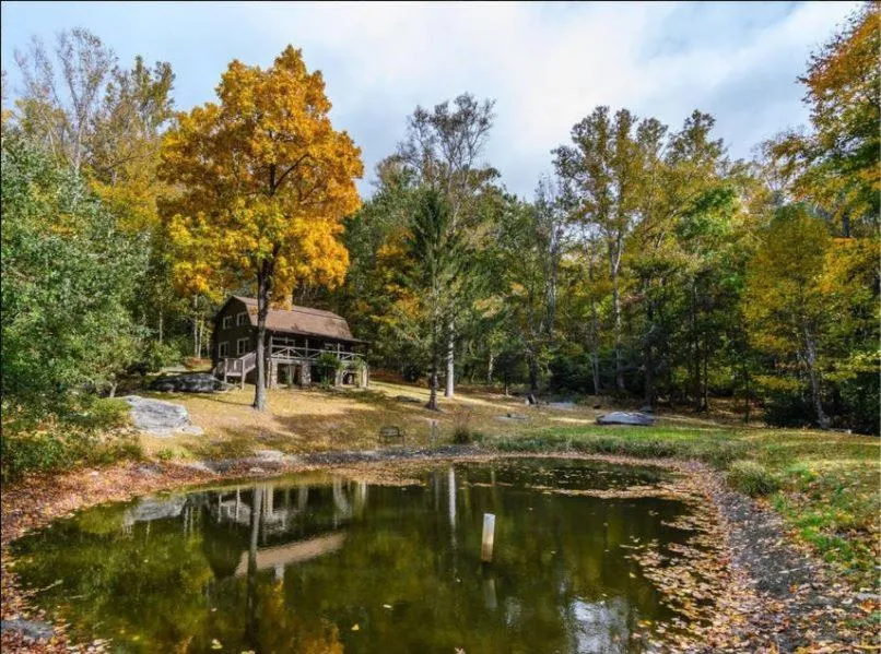 Facade/entrance in Eagle's Rest Lodge