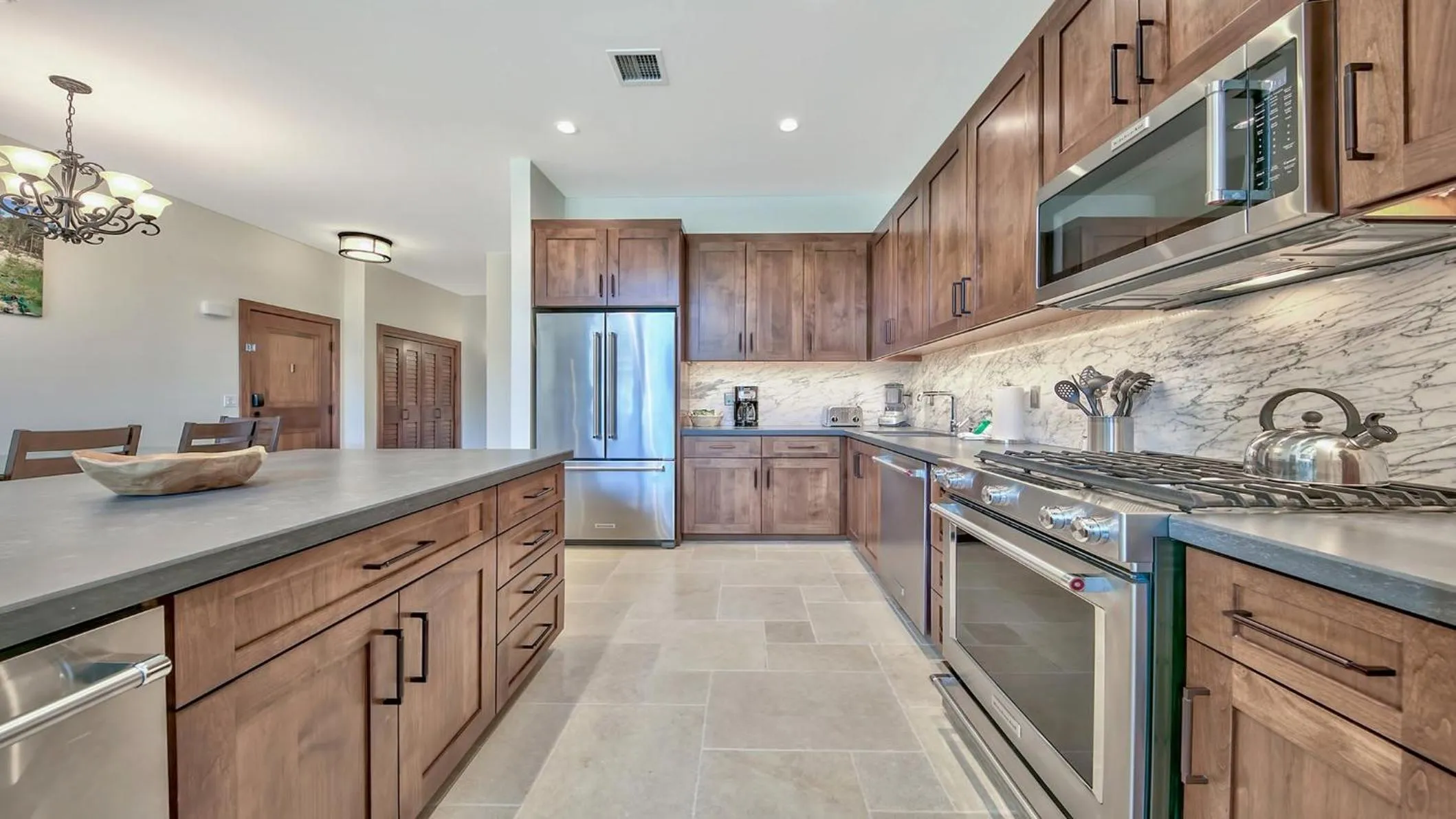 Communal kitchen in Zalanta