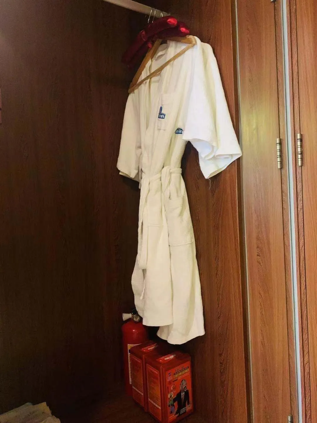 wardrobe in Days Inn Guangzhou