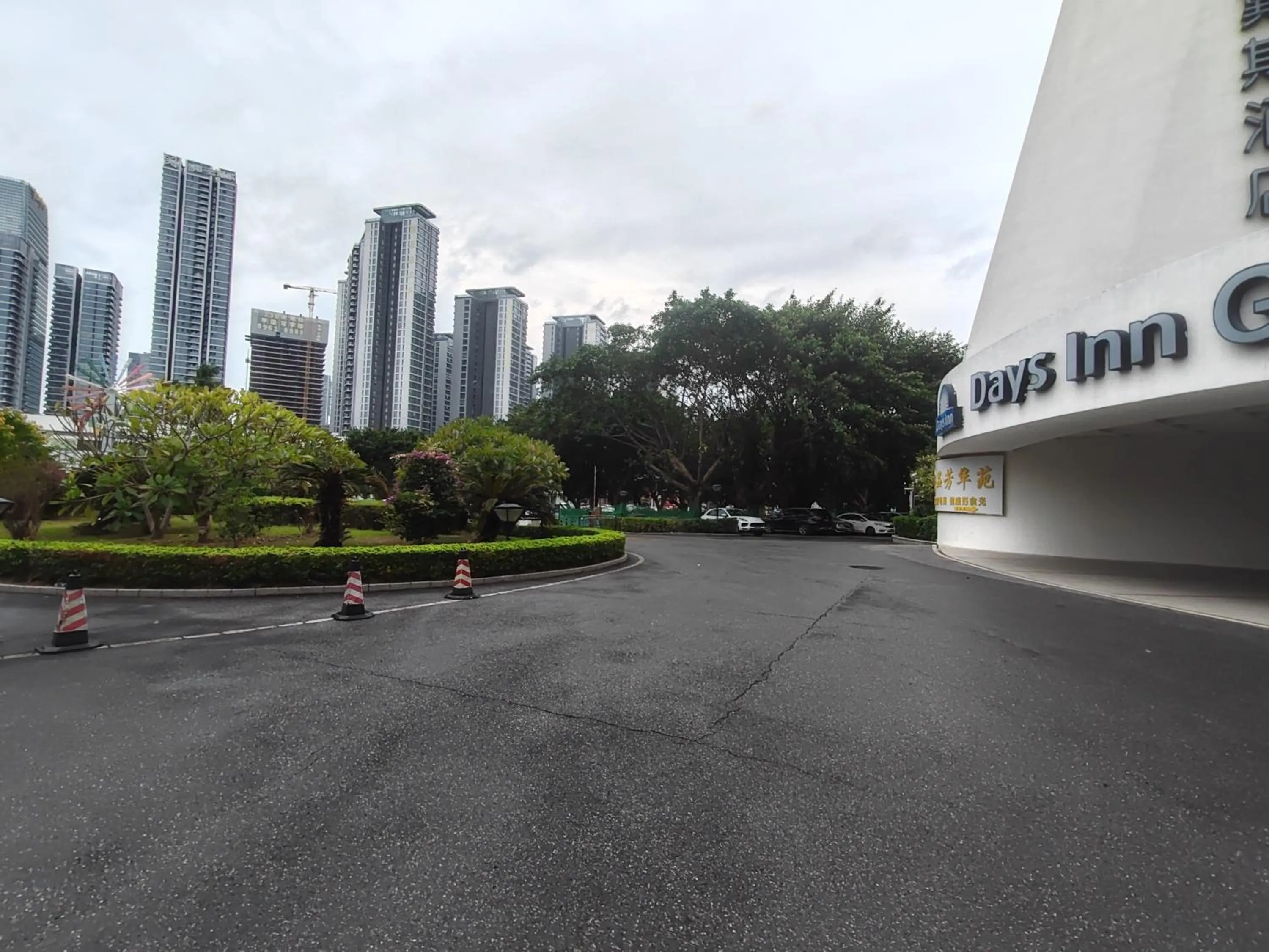 Property building in Days Inn Guangzhou