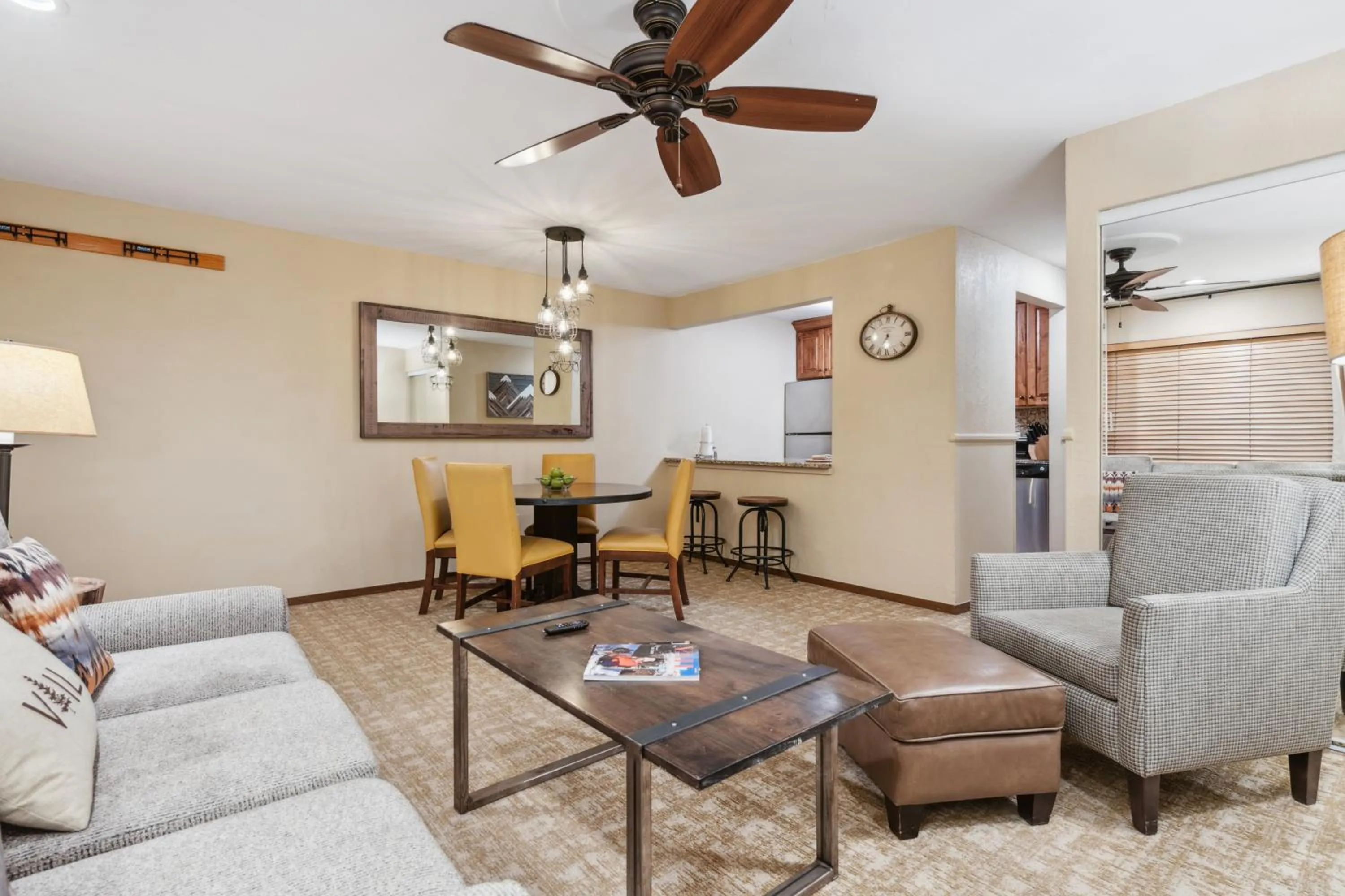 Living room in Eagle Point Resort