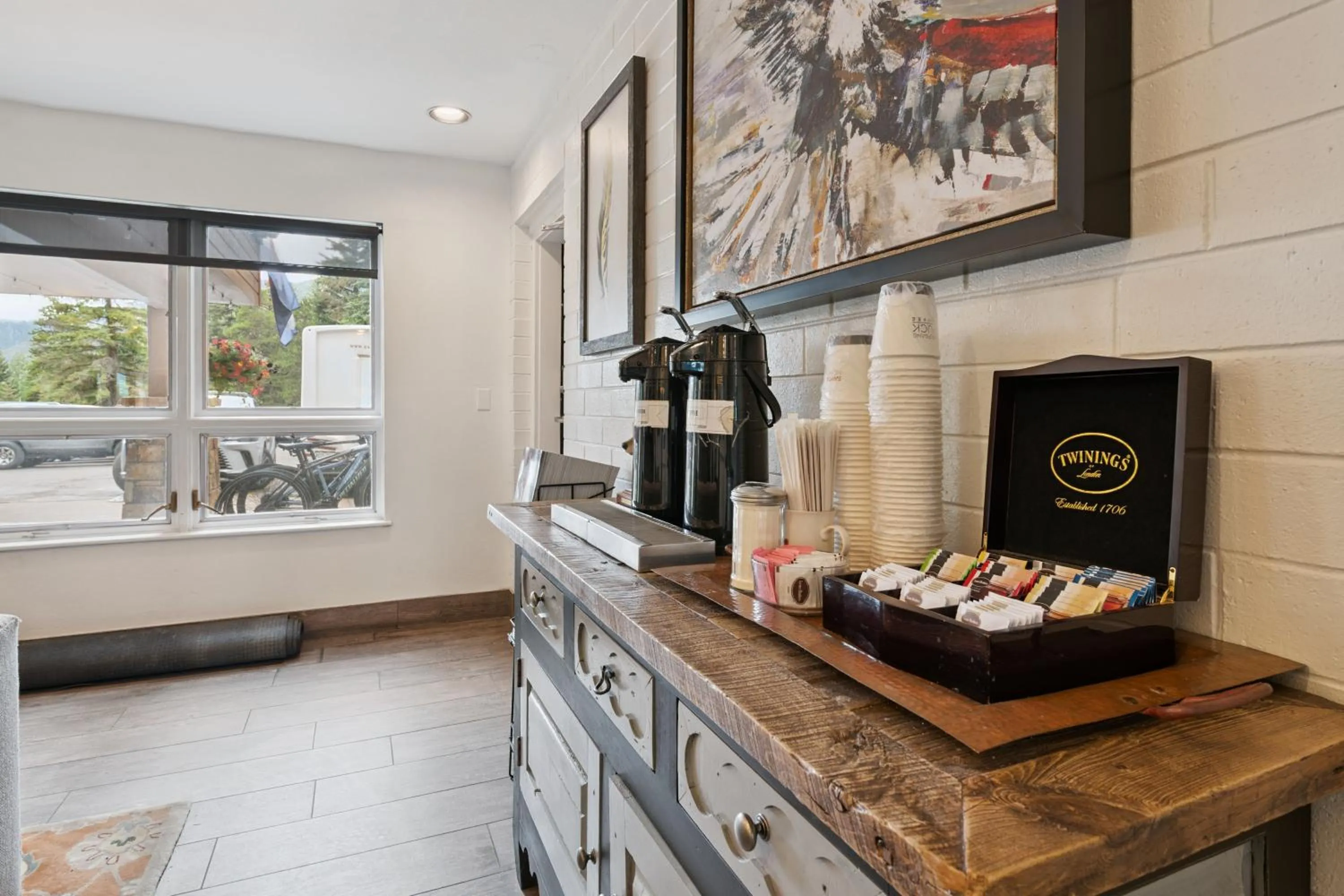 Coffee/tea facilities in Eagle Point Resort