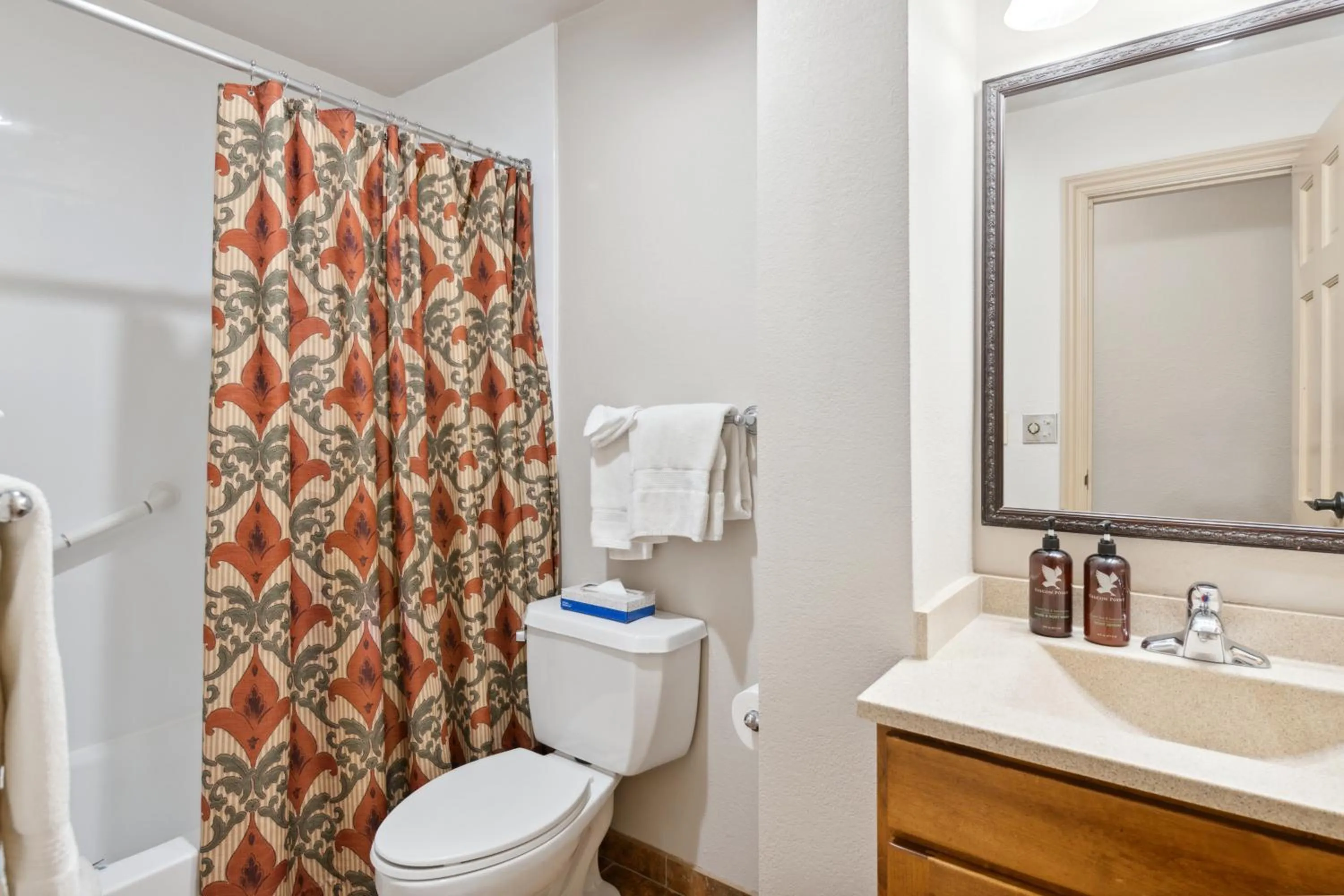 Bathroom in Falcon Point