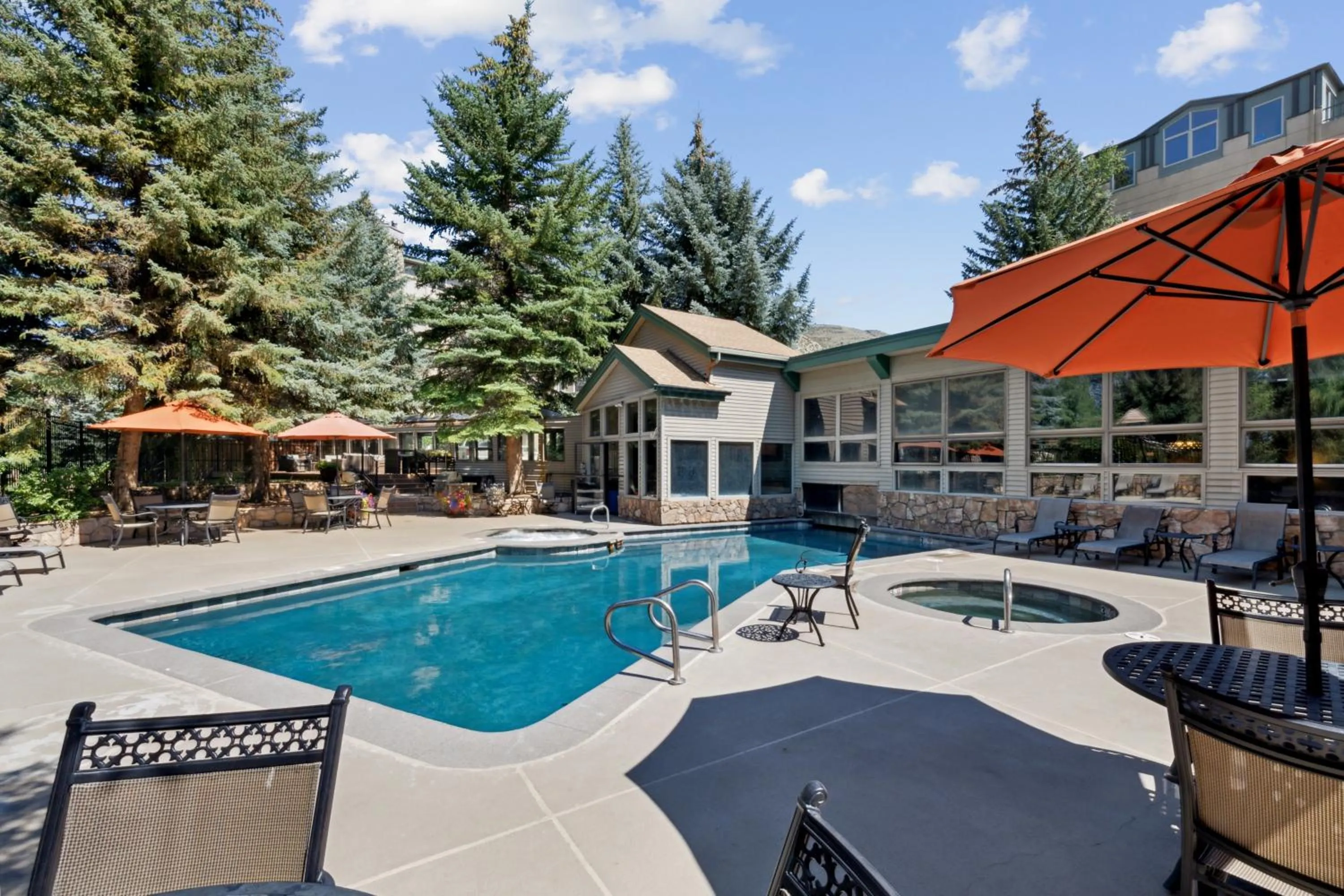 Swimming pool in Falcon Point